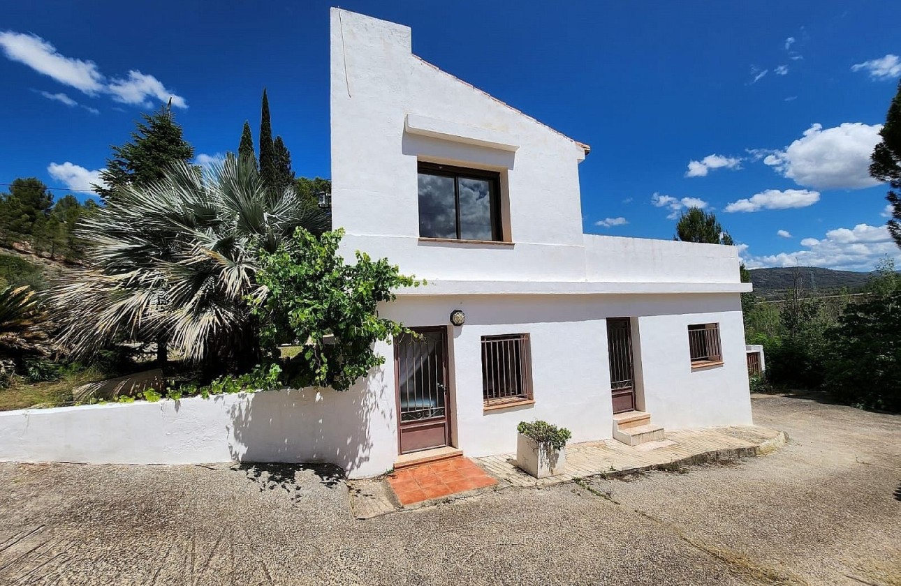 Herverkoop - Finca Landelijk pand -
Jalance