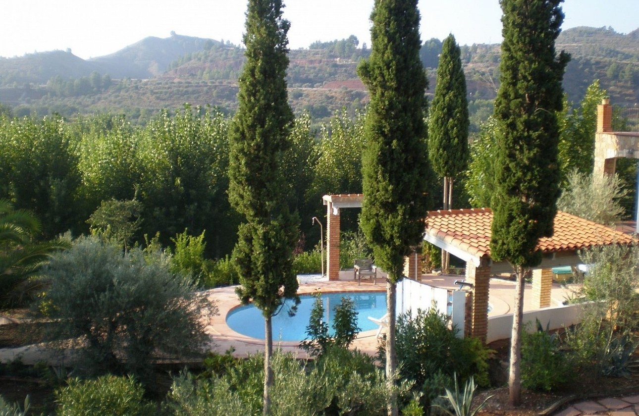 Herverkoop - Finca Landelijk pand -
Jalance