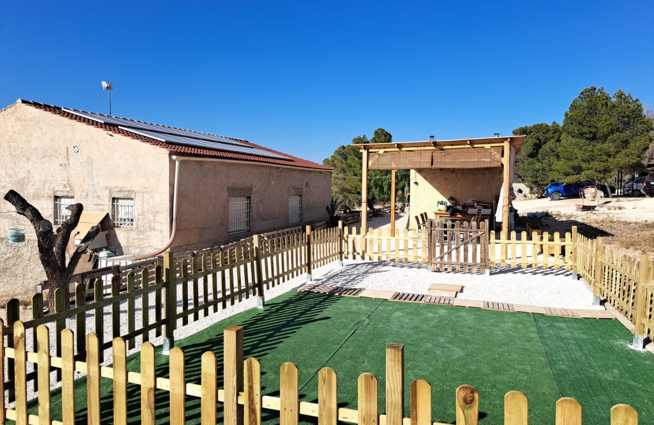 Herverkoop - Finca Landelijk pand -
La Romana