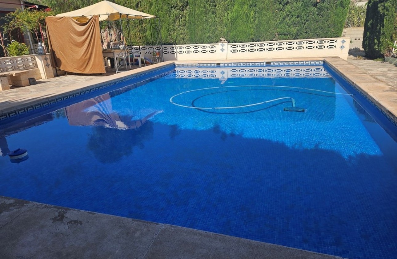 Herverkoop - Finca Landelijk pand -
Novelda