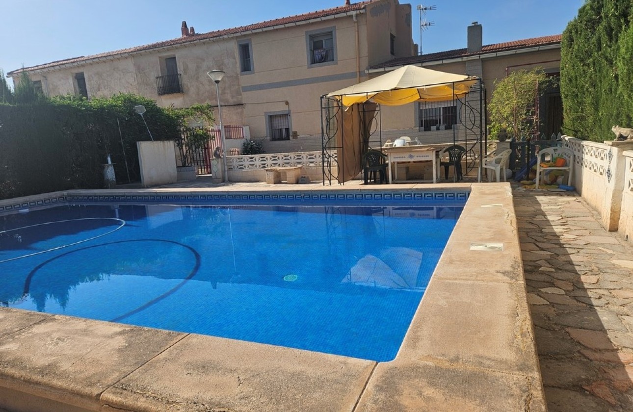 Herverkoop - Finca Landelijk pand -
Novelda