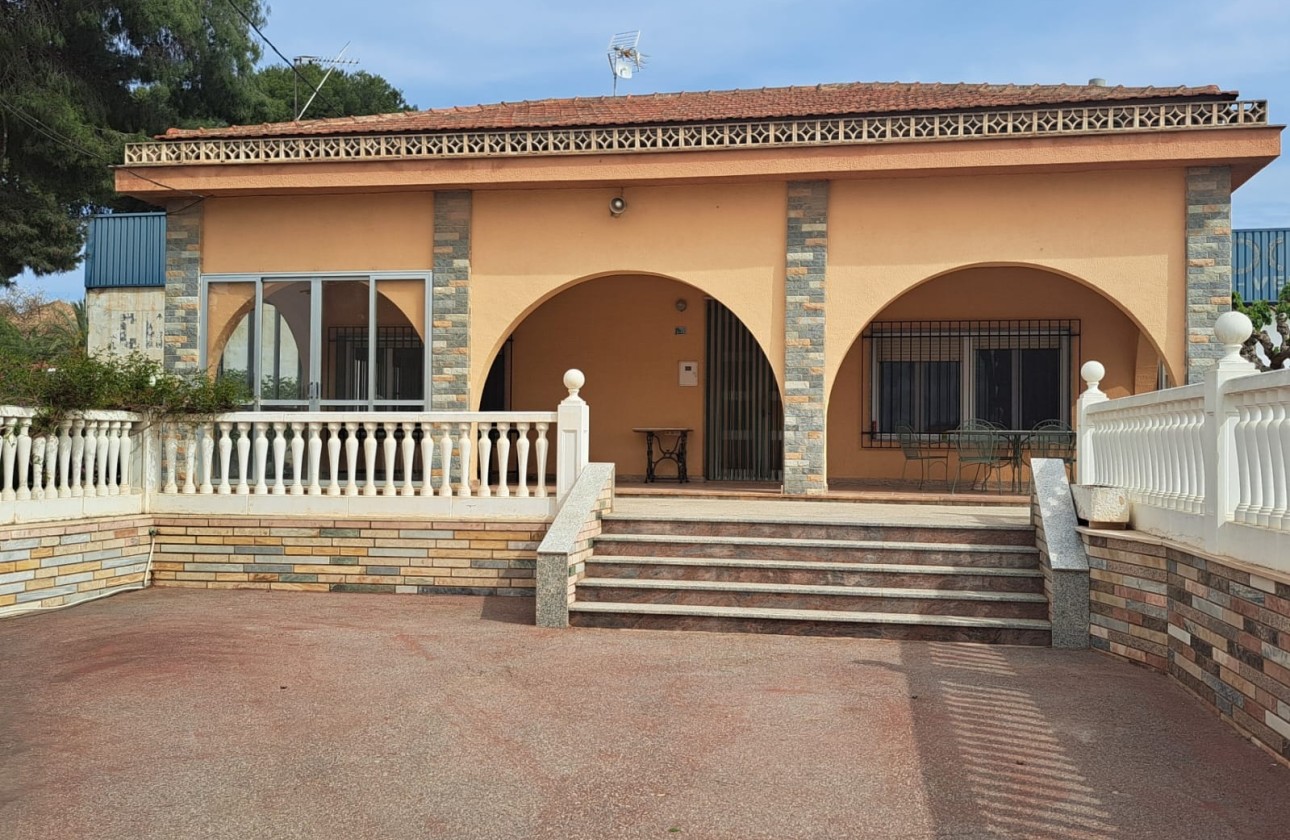 Herverkoop - Finca Landelijk pand -
Novelda