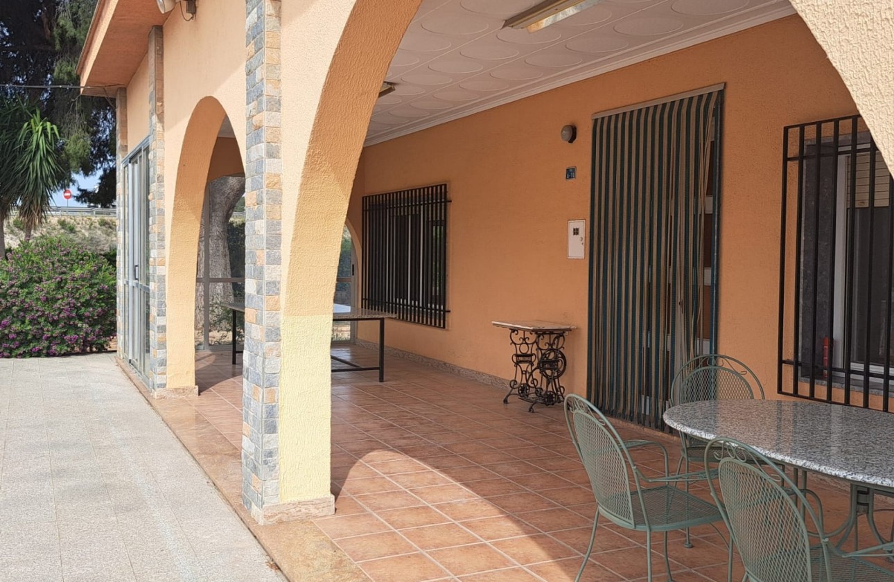 Herverkoop - Finca Landelijk pand -
Novelda