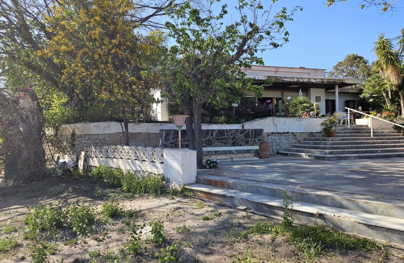 Herverkoop - Finca Landelijk pand -
Novelda