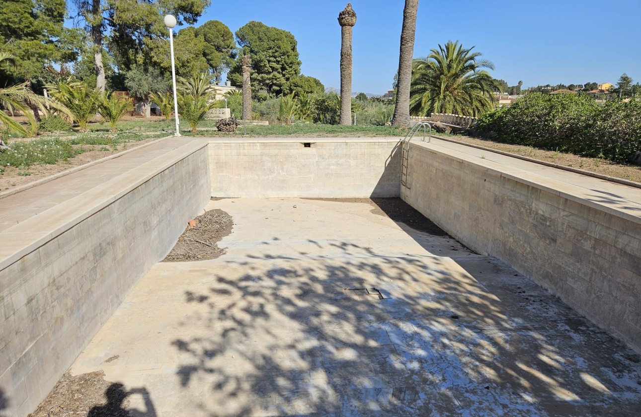 Herverkoop - Finca Landelijk pand -
Novelda