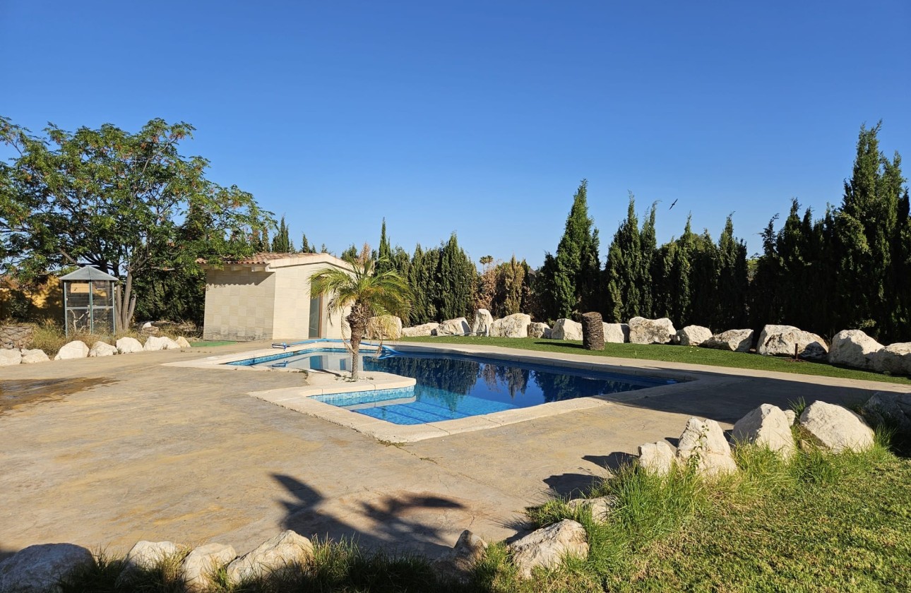 Herverkoop - Finca Landelijk pand -
Novelda