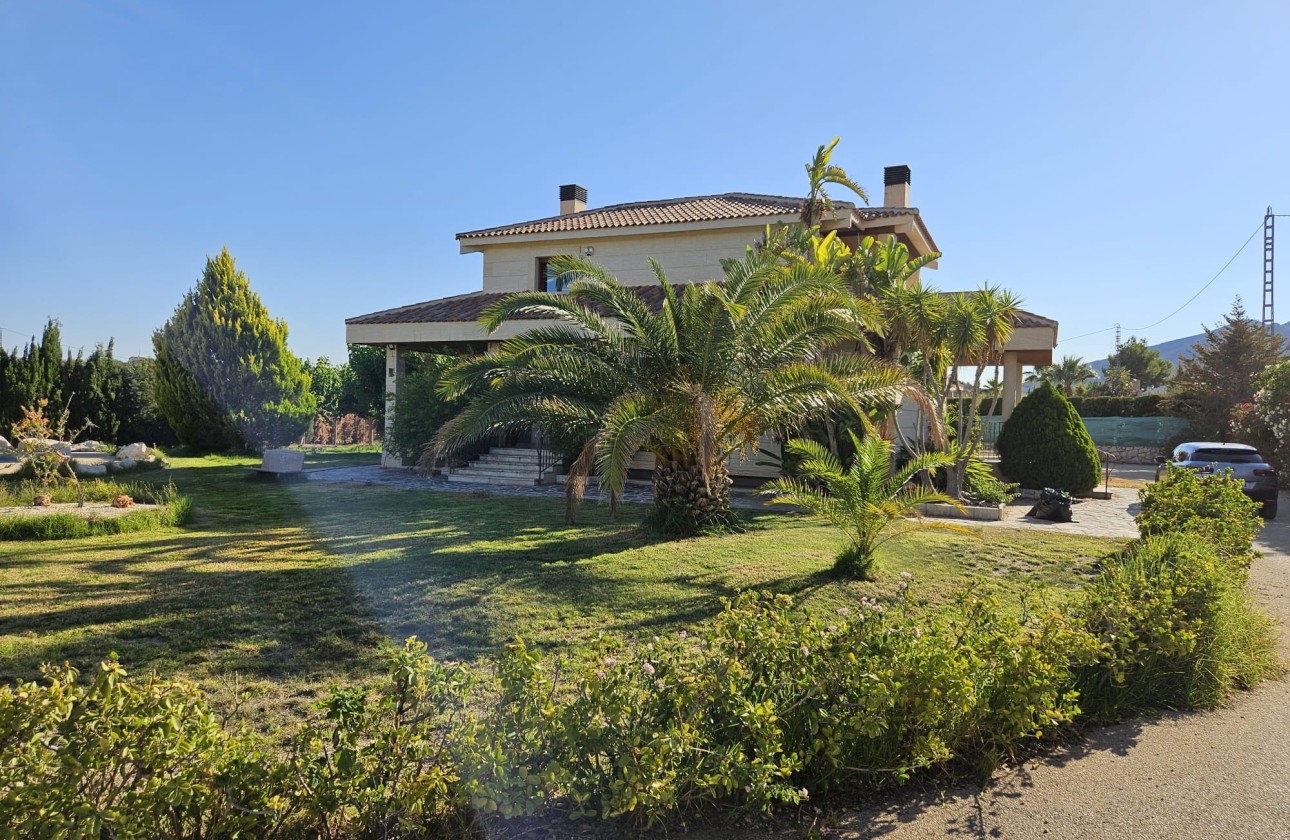 Herverkoop - Finca Landelijk pand -
Novelda