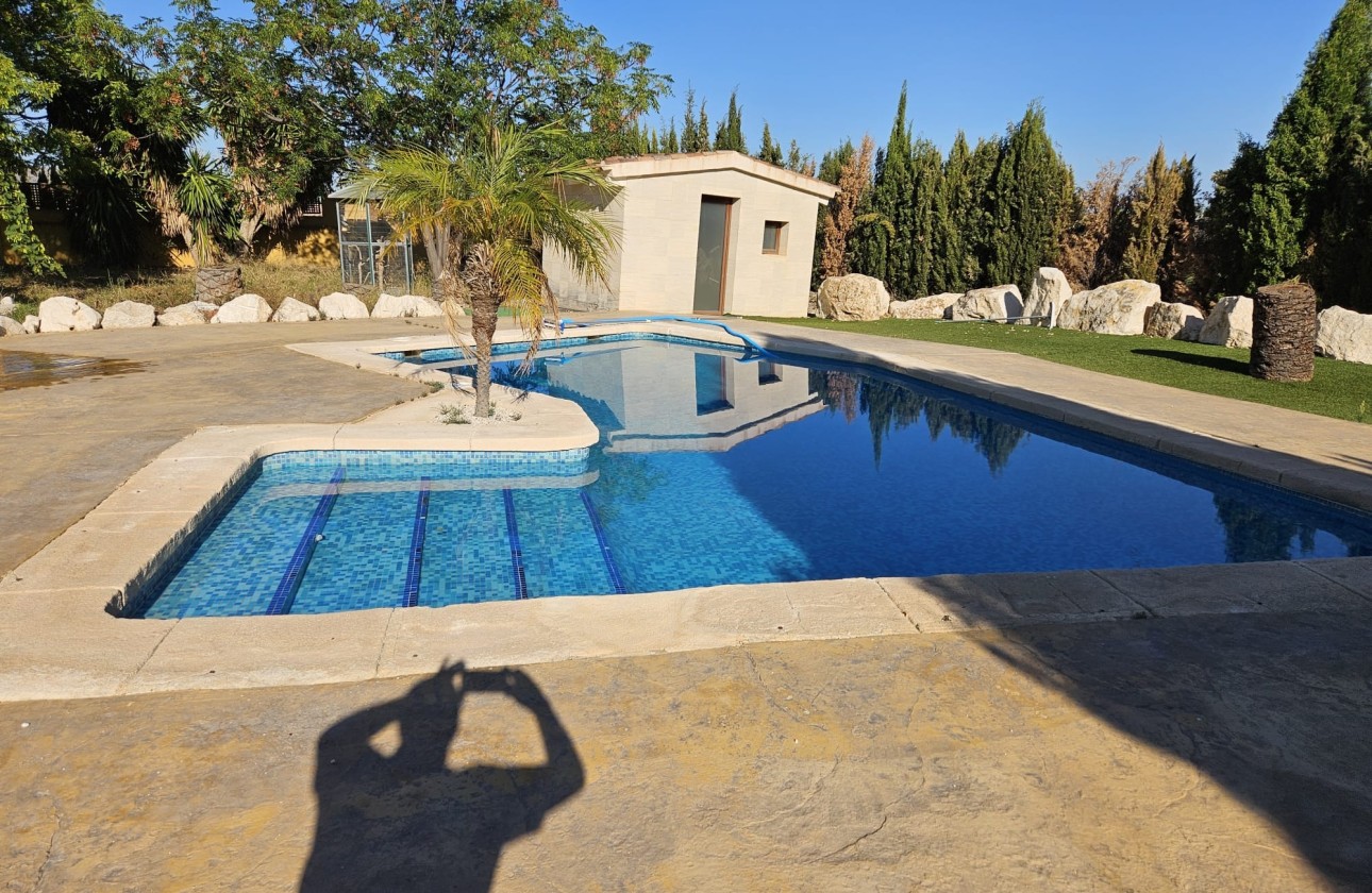 Herverkoop - Finca Landelijk pand -
Novelda