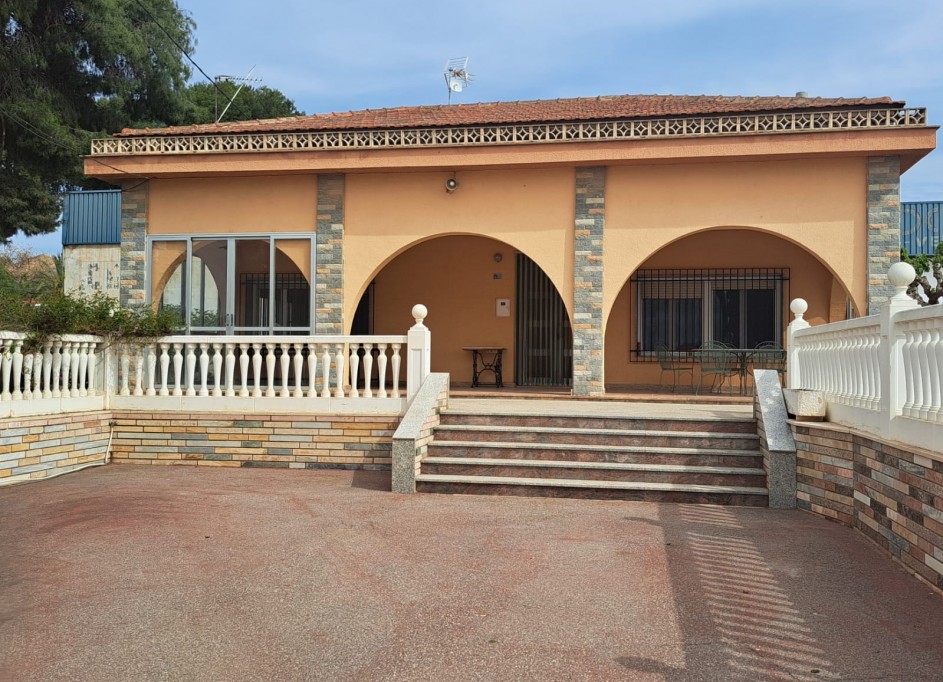 Herverkoop - Finca Landelijk pand -
Novelda