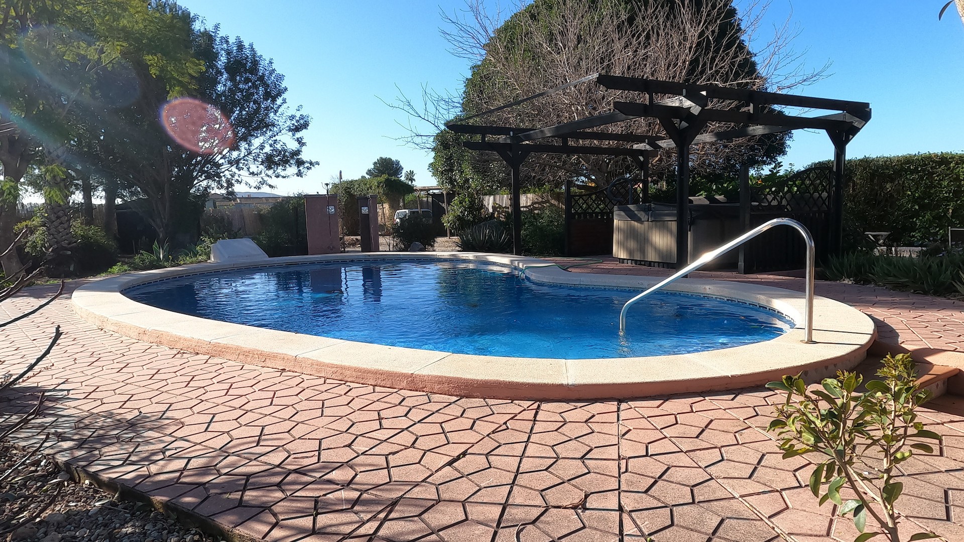 Herverkoop - Finca Landelijk pand -
Orihuela