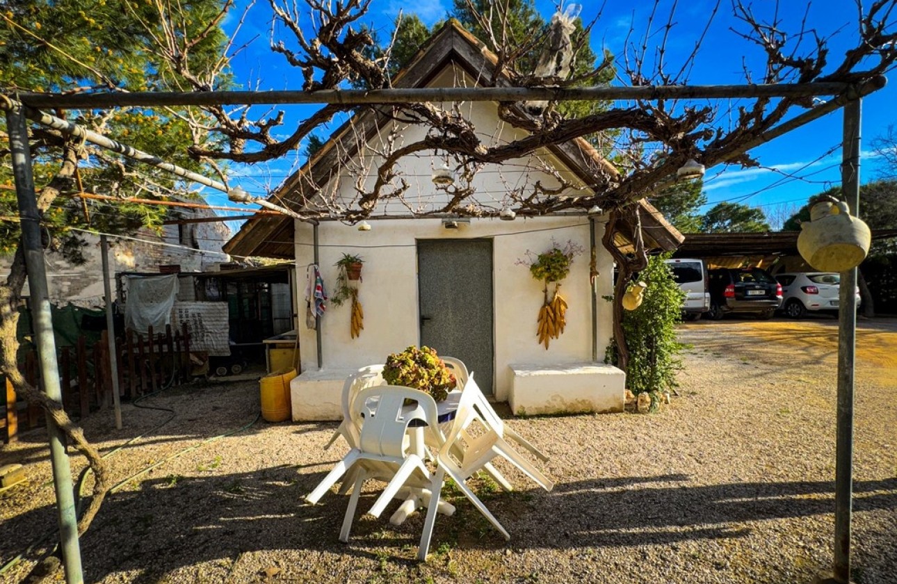 Herverkoop - Finca Landelijk pand -
Orihuela
