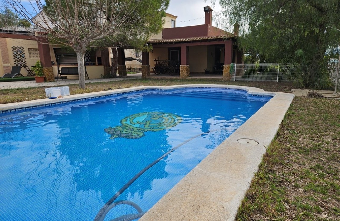 Herverkoop - Finca Landelijk pand -
Orihuela