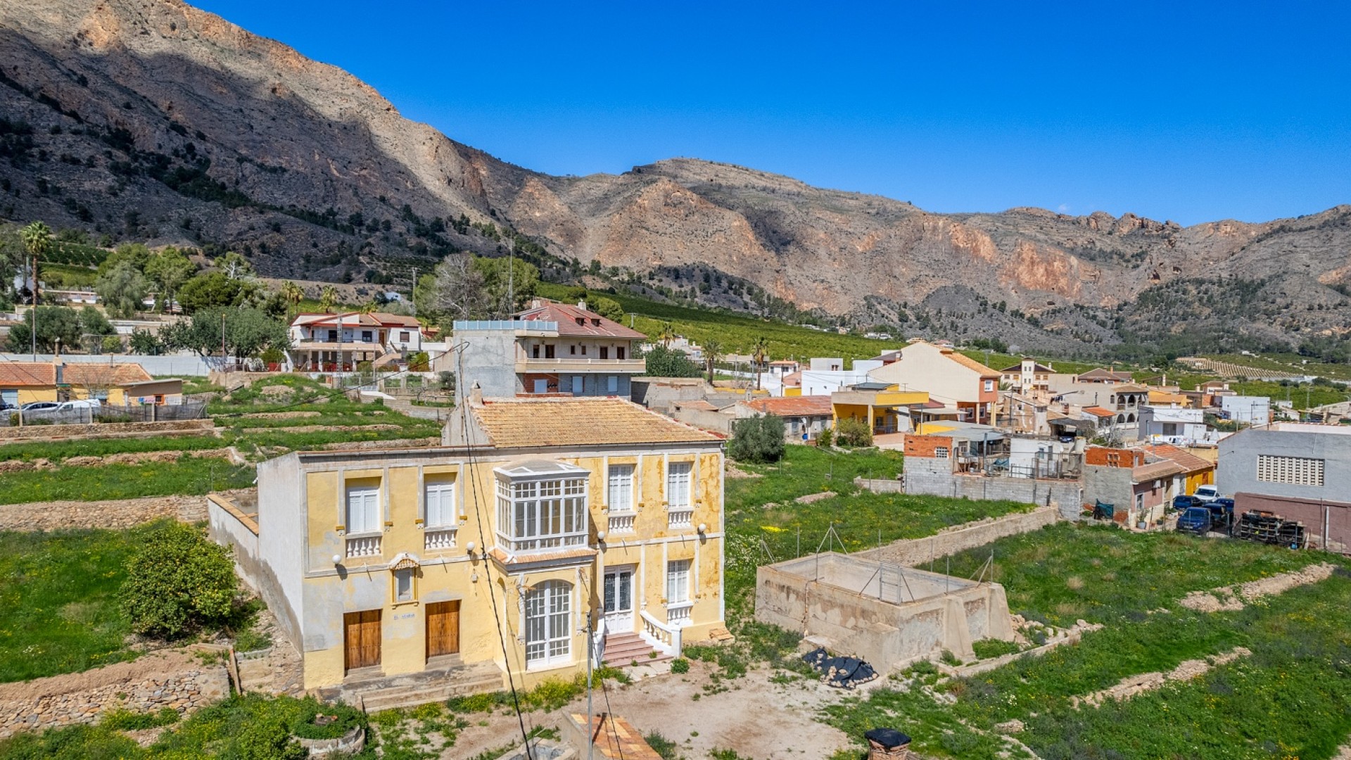 Herverkoop - Finca Landelijk pand -
Orihuela