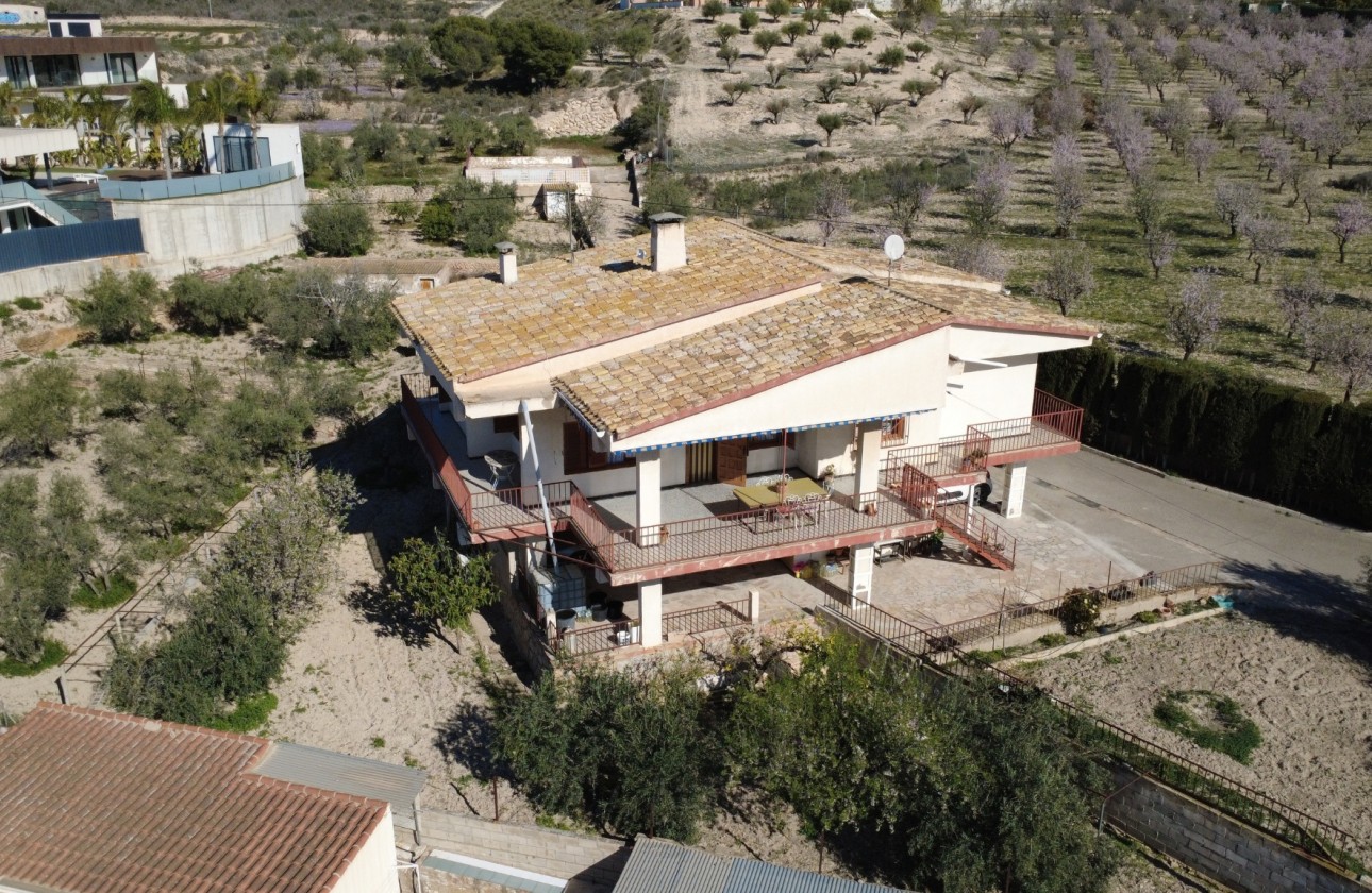 Herverkoop - Finca Landelijk pand -
Petrer