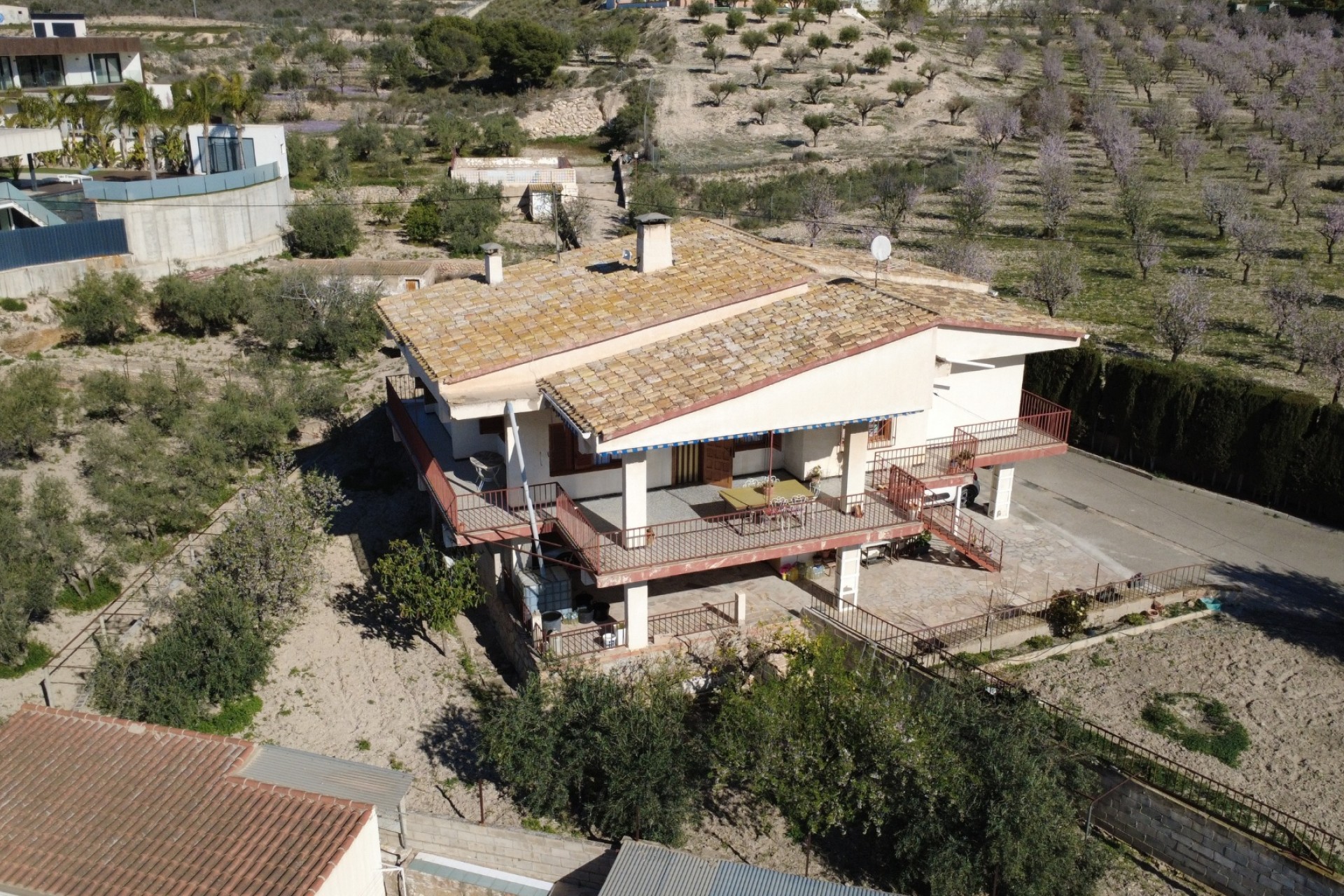 Herverkoop - Finca Landelijk pand -
Petrer