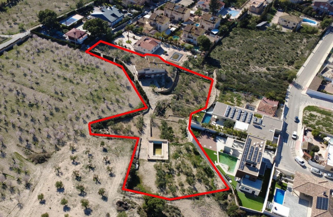 Herverkoop - Finca Landelijk pand -
Petrer