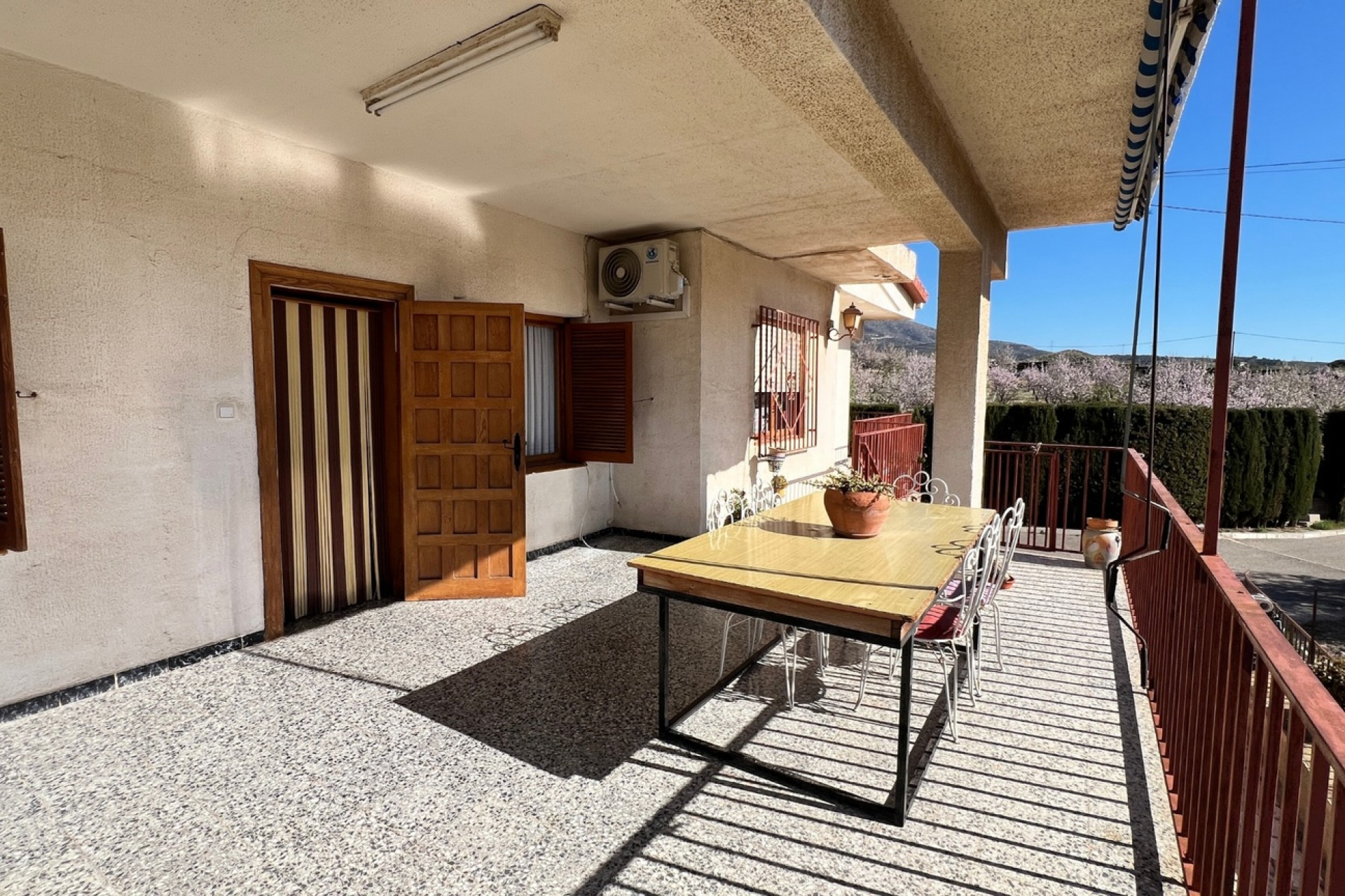 Herverkoop - Finca Landelijk pand -
Petrer