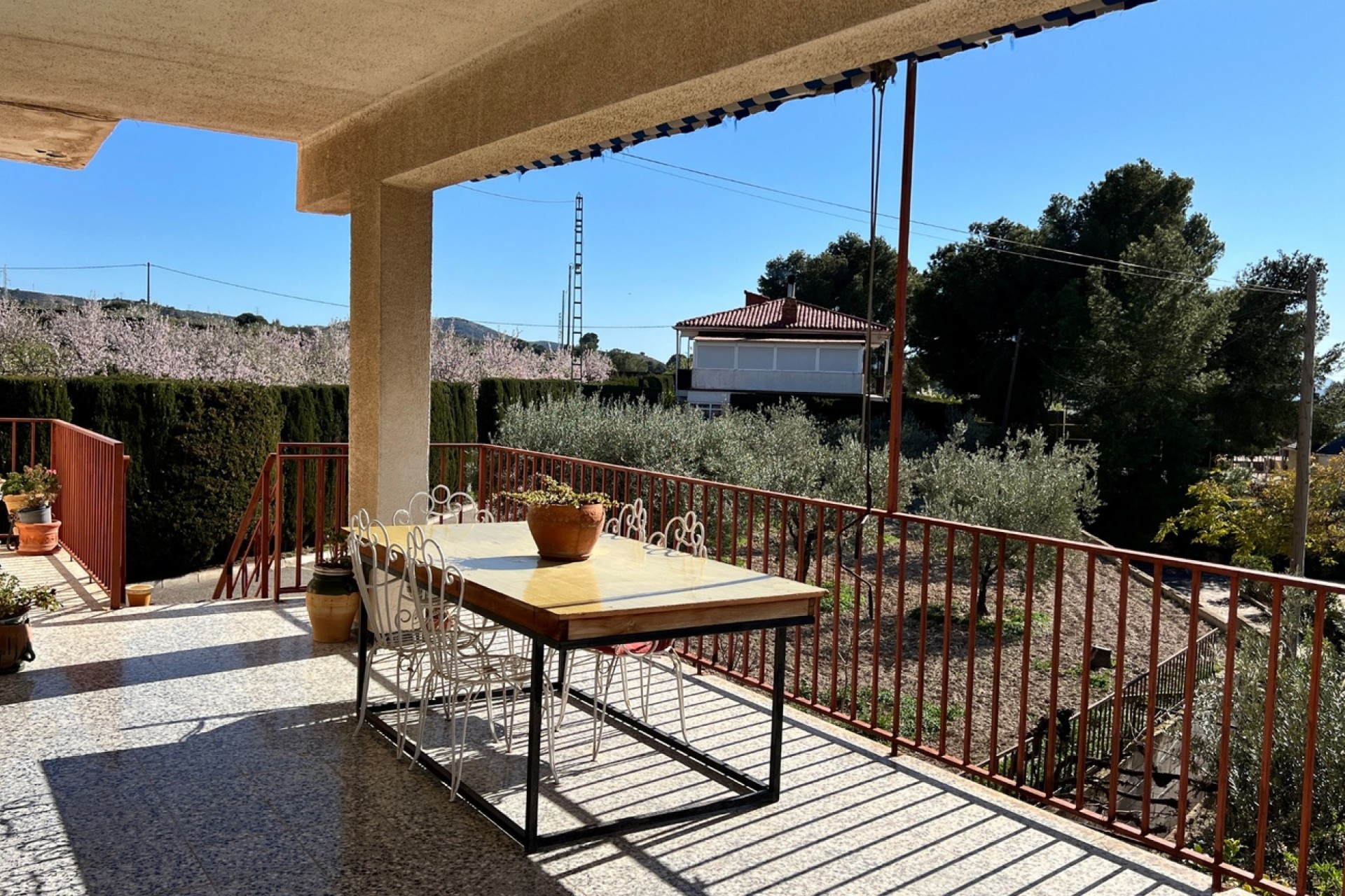 Herverkoop - Finca Landelijk pand -
Petrer