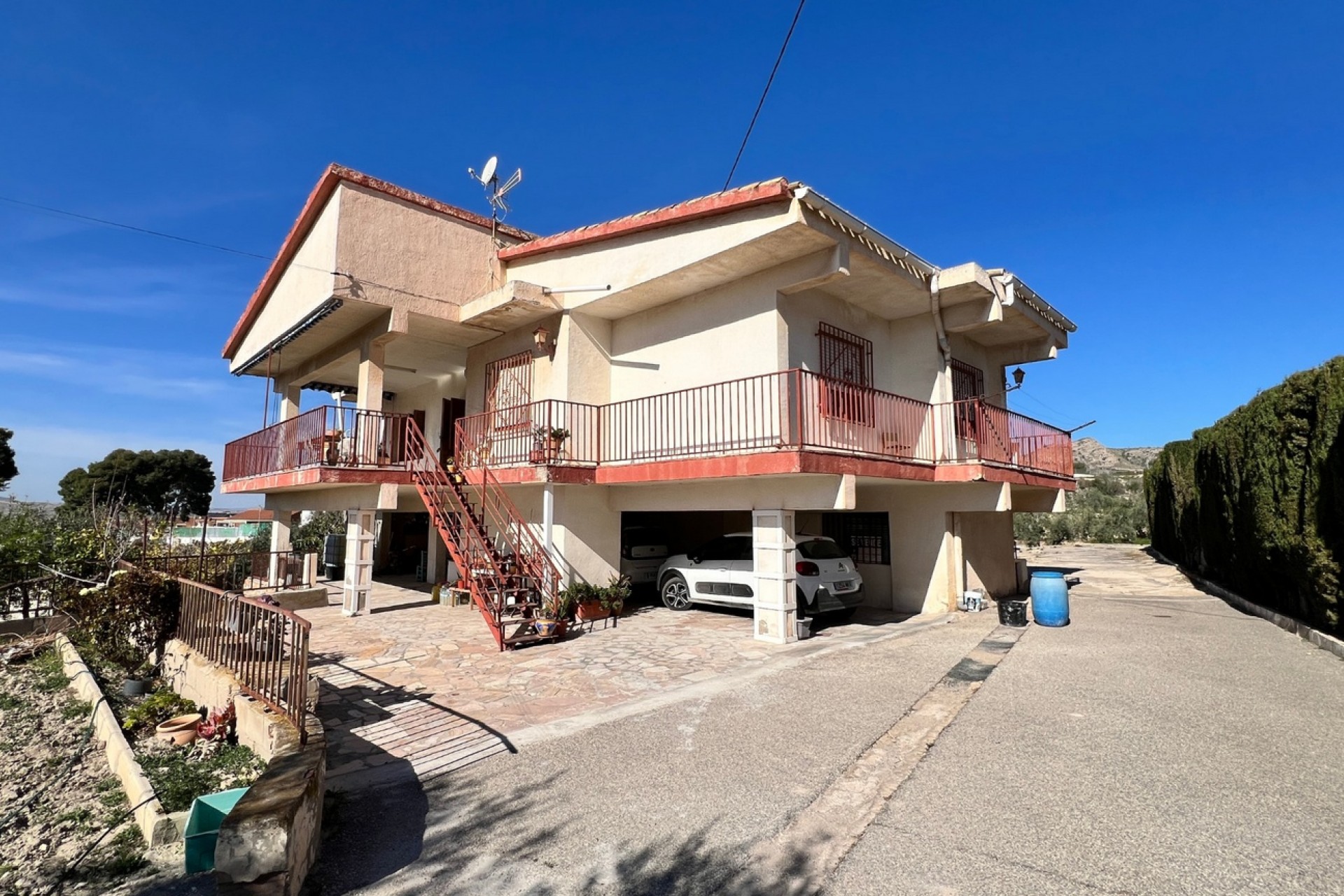 Herverkoop - Finca Landelijk pand -
Petrer