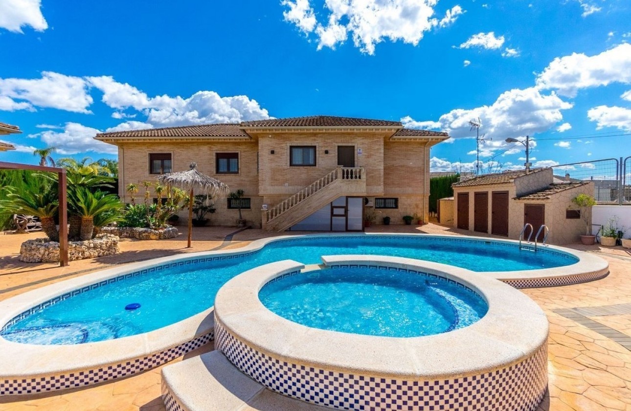 Herverkoop - Finca Landelijk pand -
Rafal