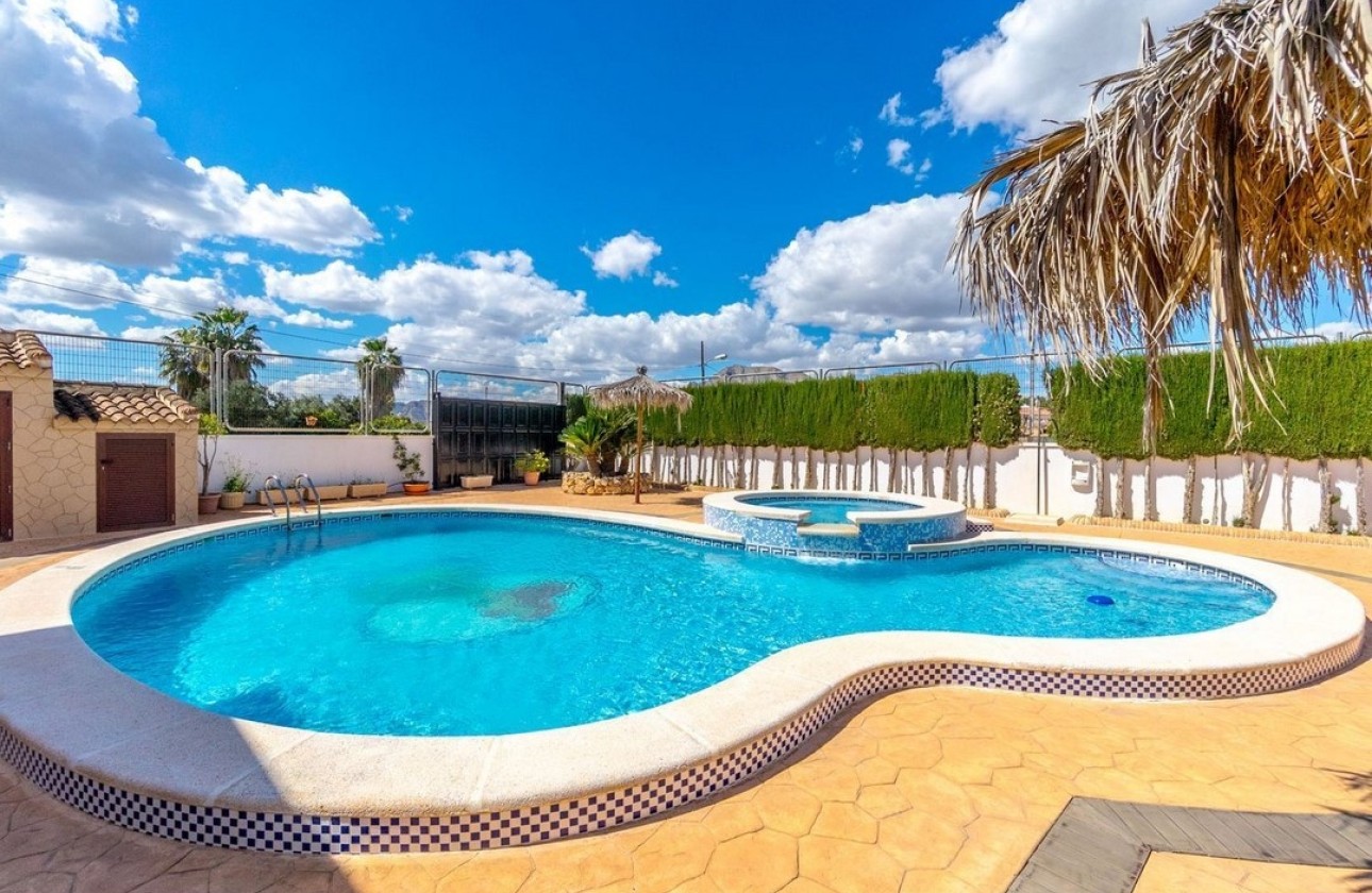 Herverkoop - Finca Landelijk pand -
Rafal