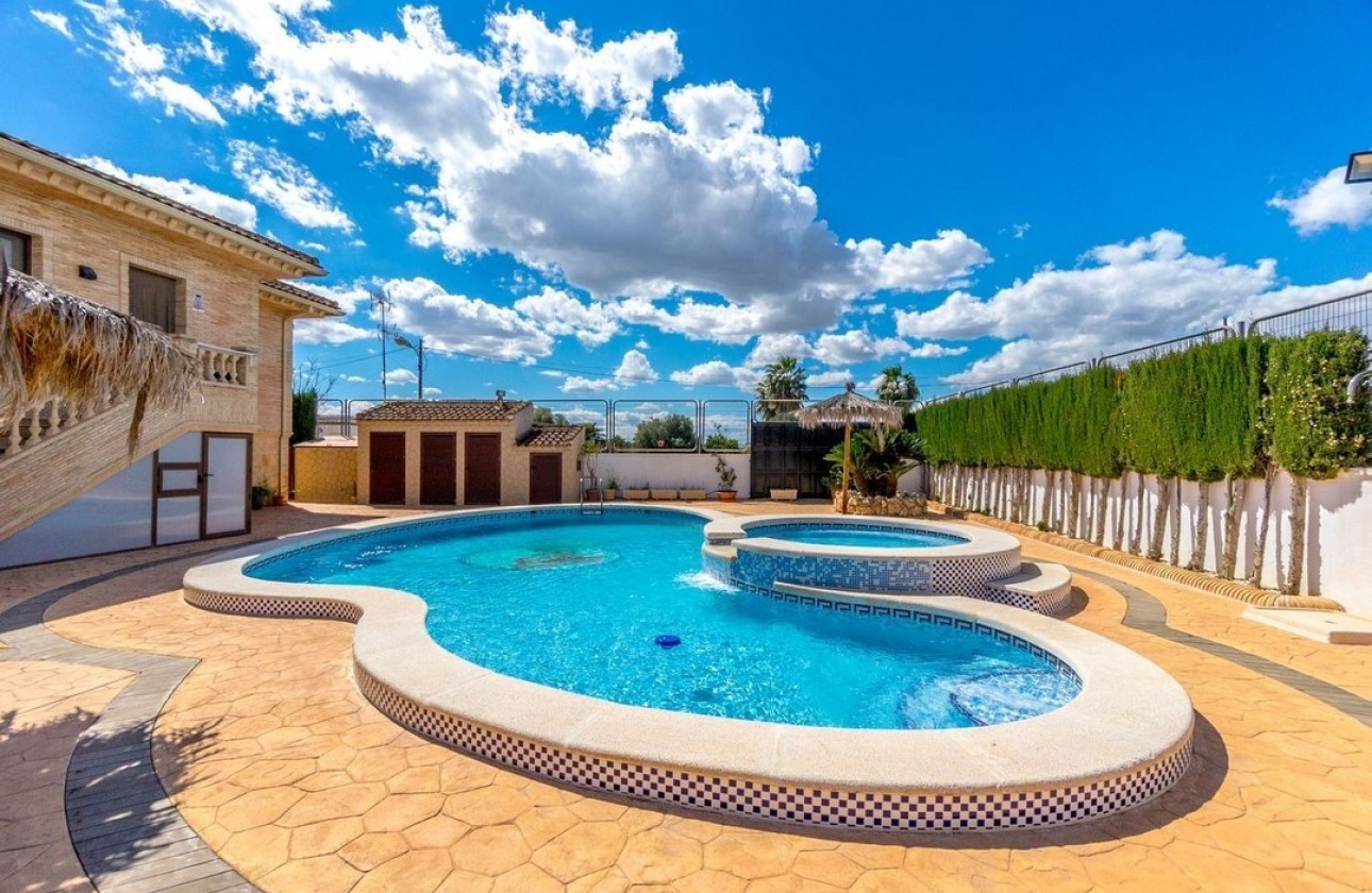 Herverkoop - Finca Landelijk pand -
Rafal