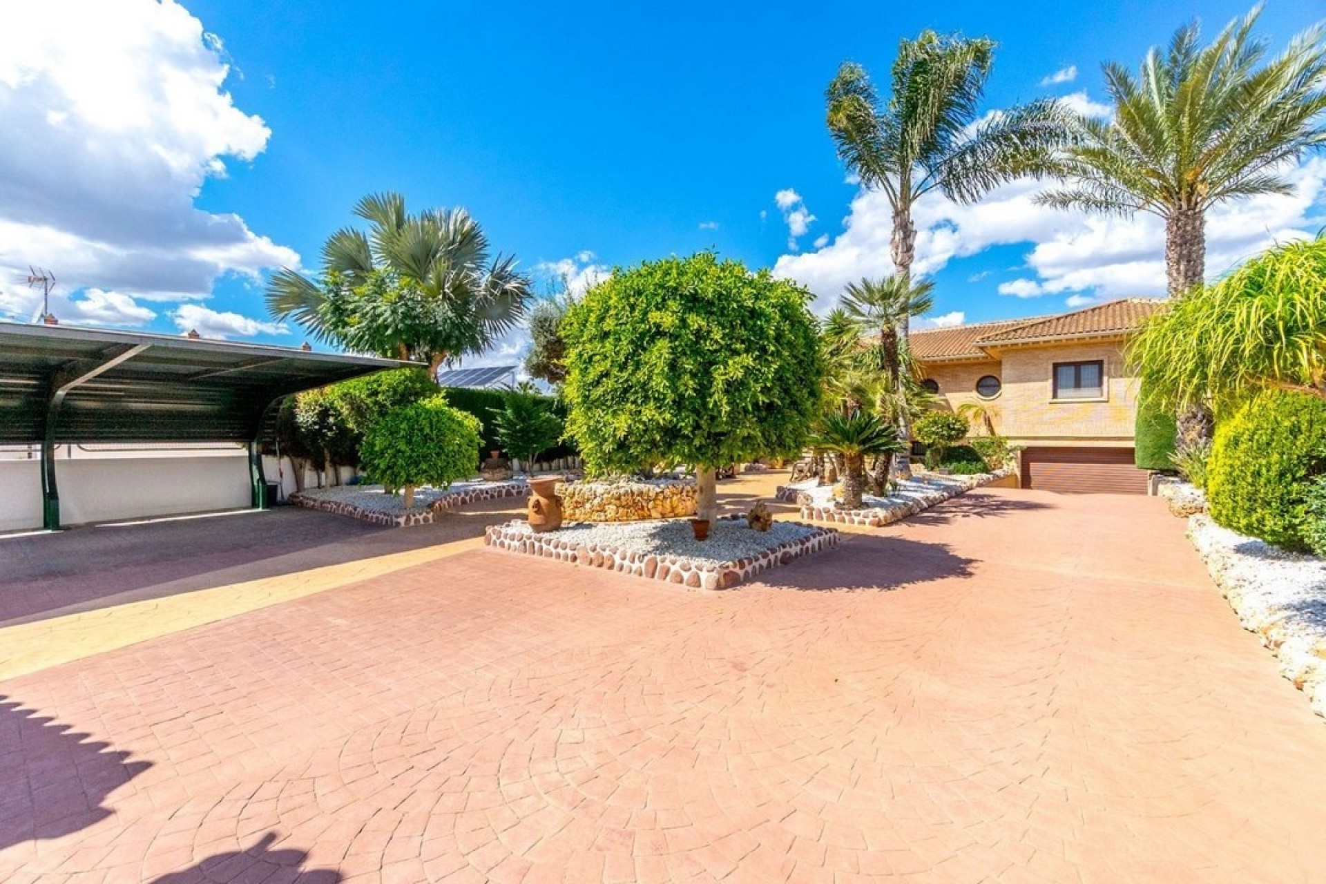 Herverkoop - Finca Landelijk pand -
Rafal