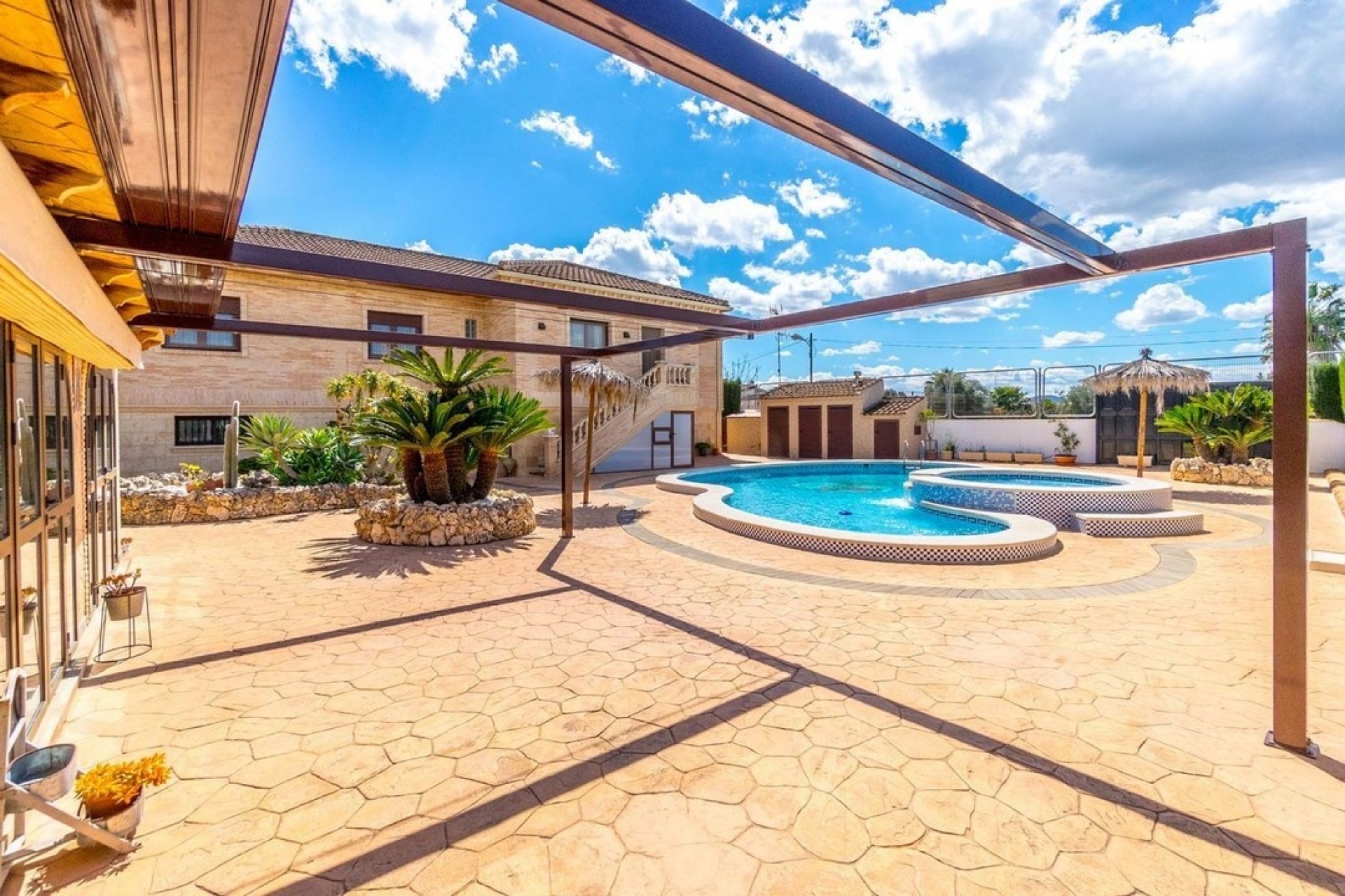 Herverkoop - Finca Landelijk pand -
Rafal