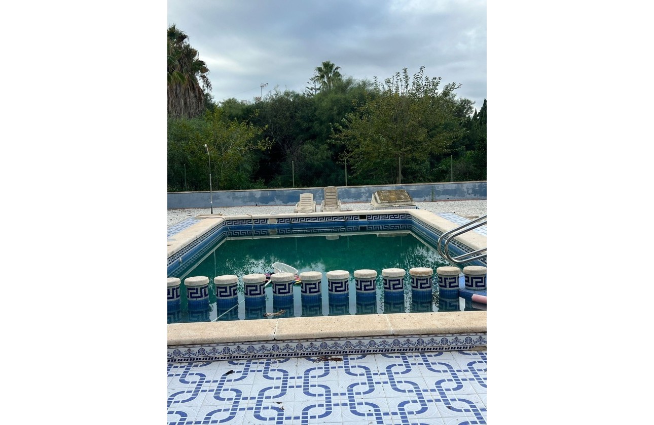 Herverkoop - Finca Landelijk pand -
Torrevieja