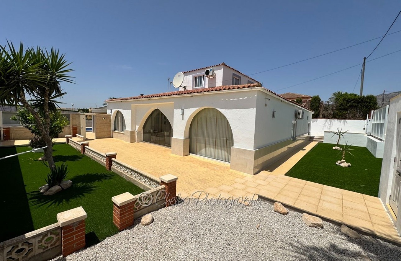 Herverkoop - Finca / Landhuis -
Albatera