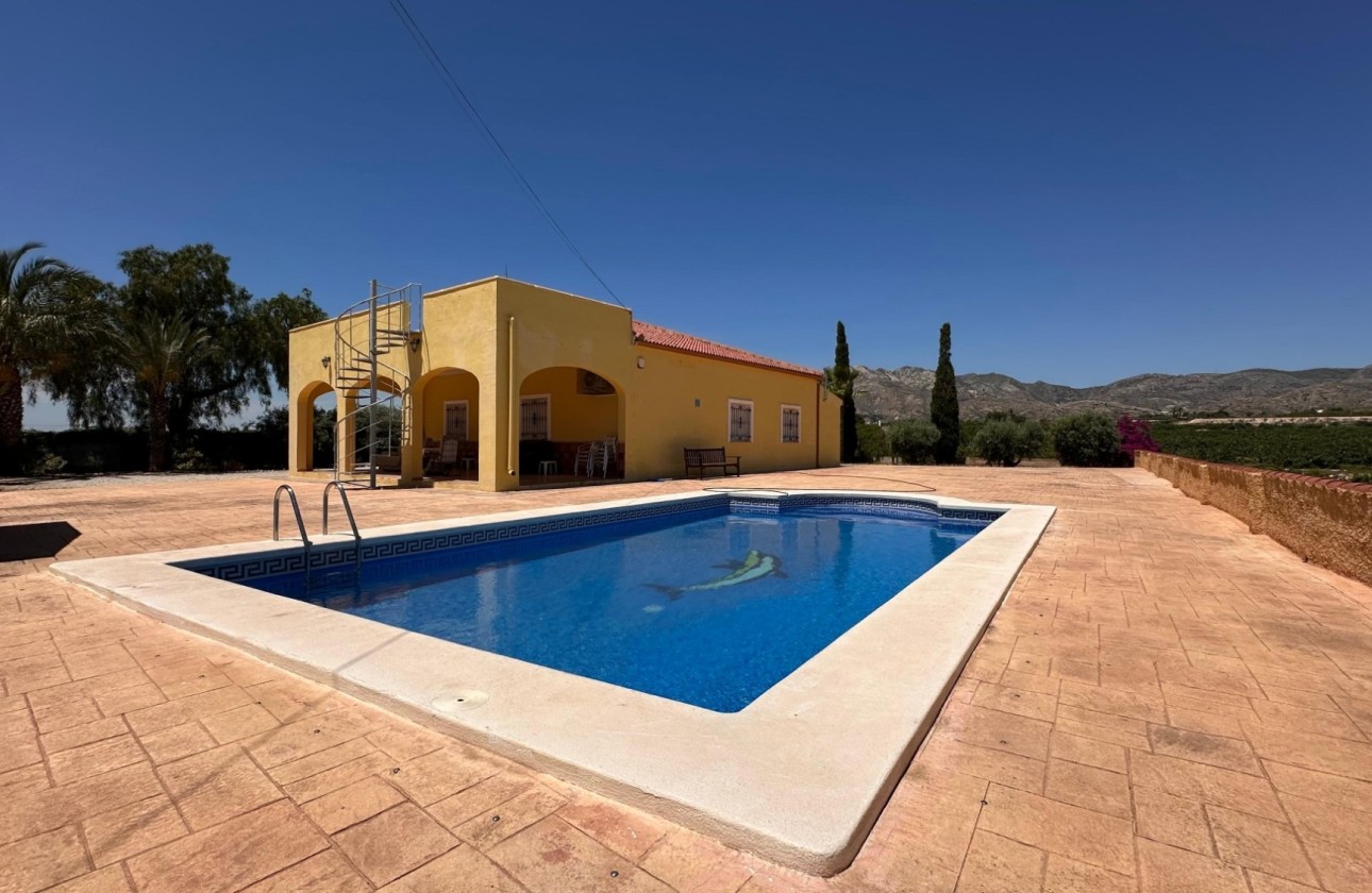 Herverkoop - Finca / Landhuis -
Albatera