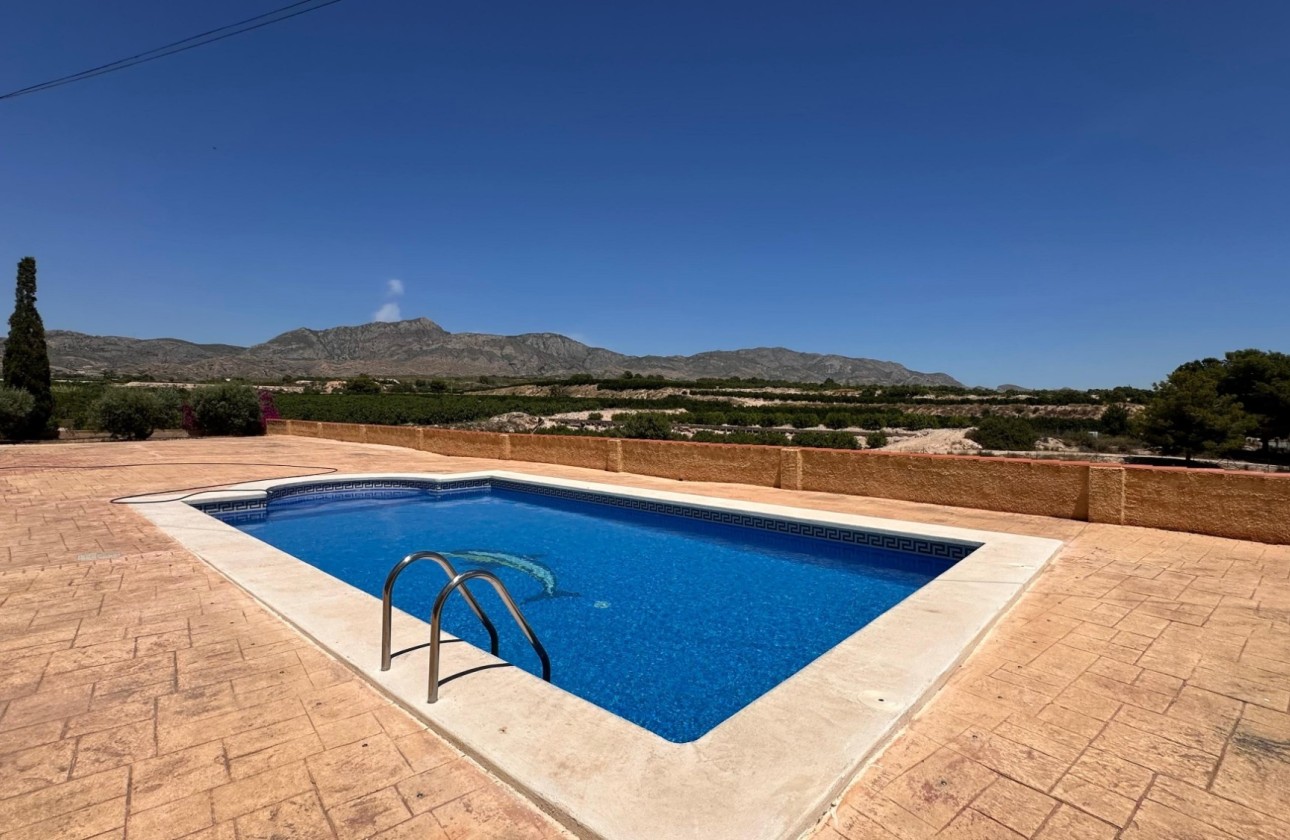 Herverkoop - Finca / Landhuis -
Albatera
