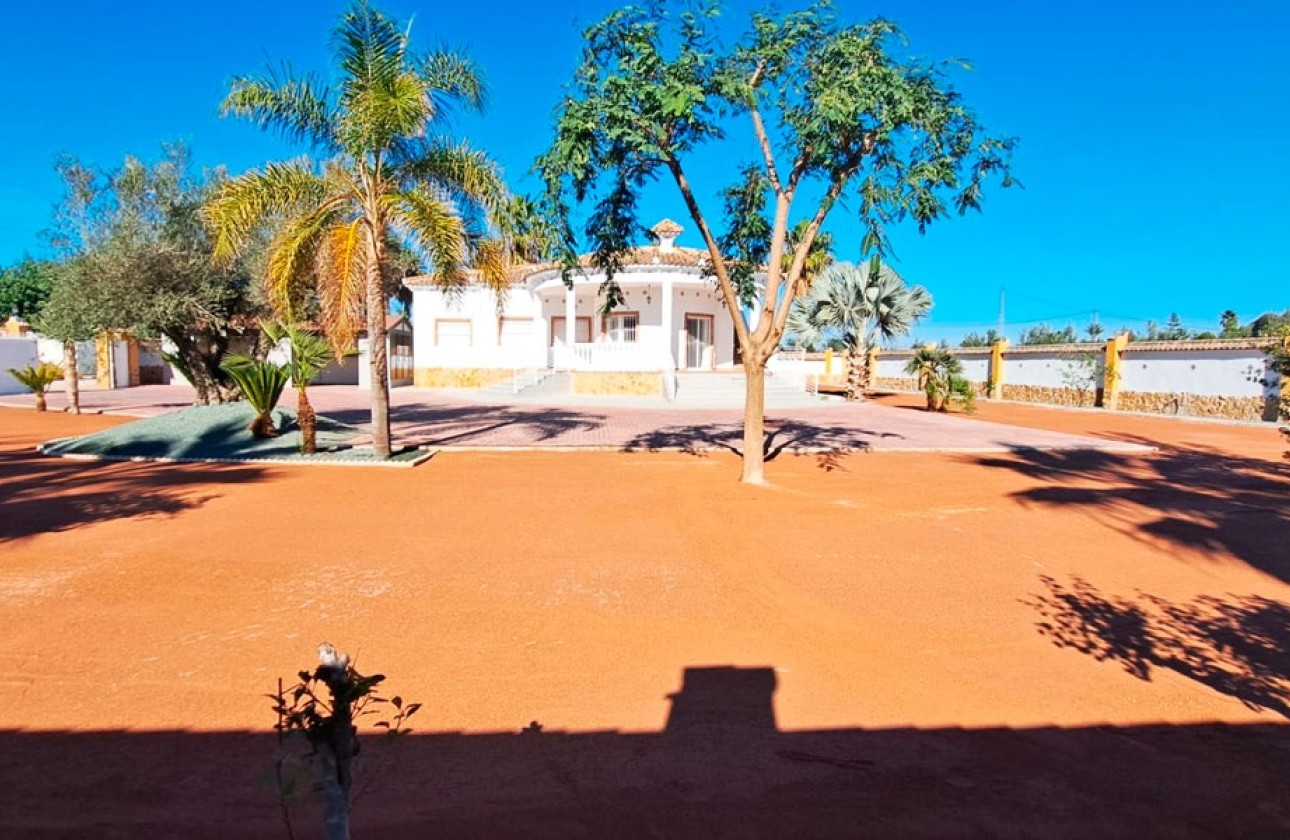 Herverkoop - Finca / Landhuis -
Catral