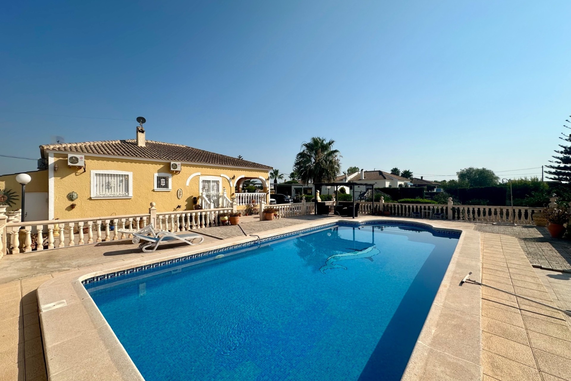 Herverkoop - Finca / Landhuis -
Catral