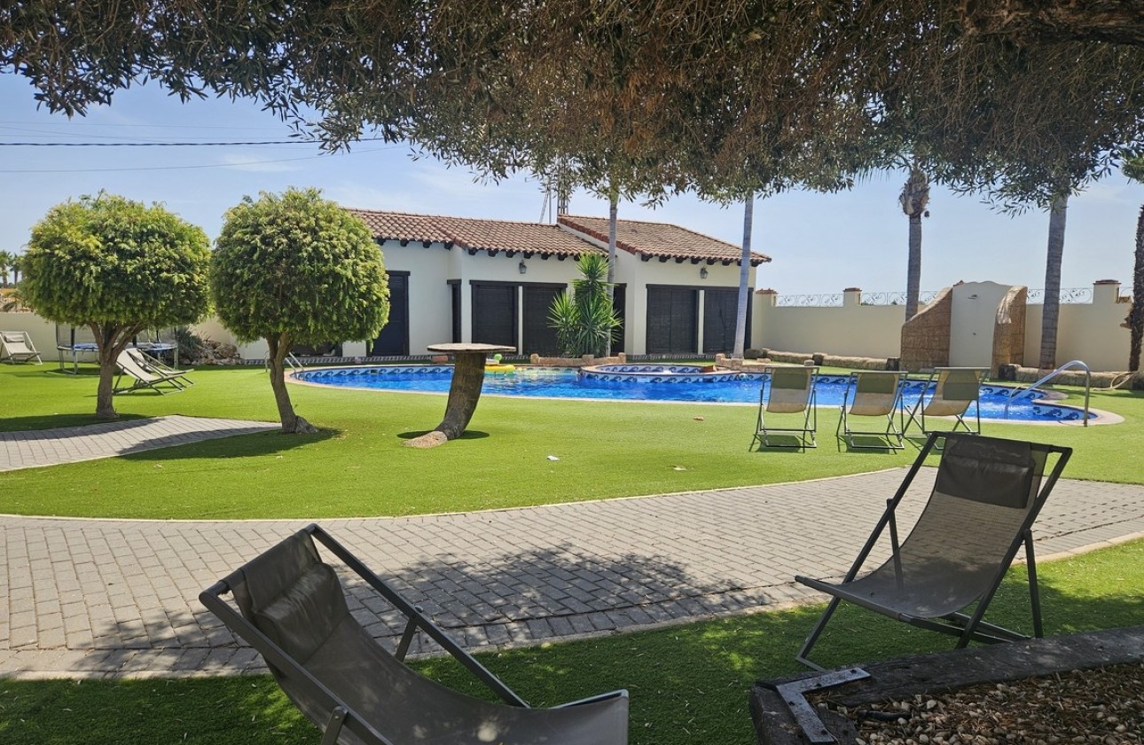 Herverkoop - Finca / Landhuis -
Catral