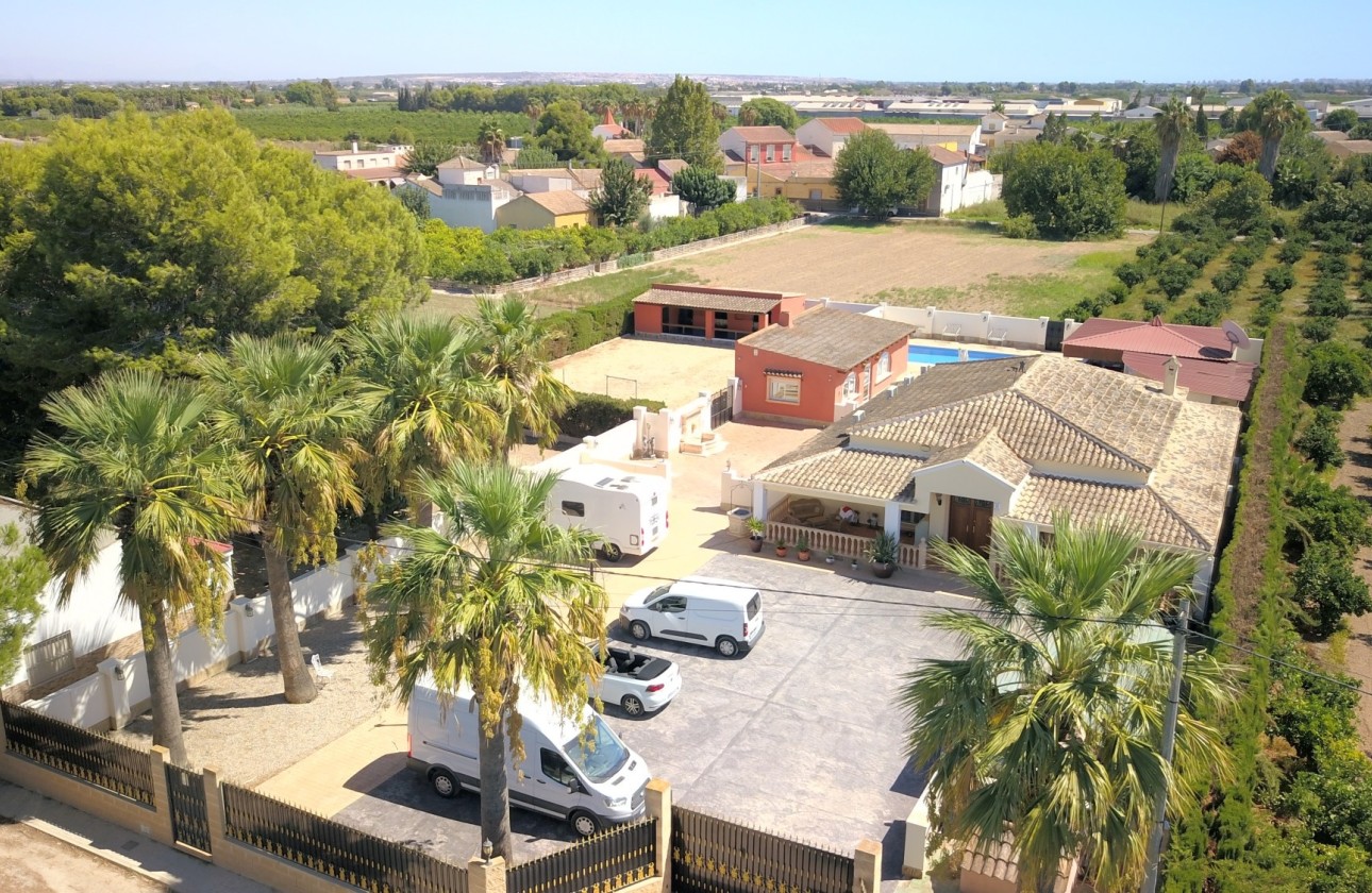 Herverkoop - Finca / Landhuis -
Heredades - Las Heredades