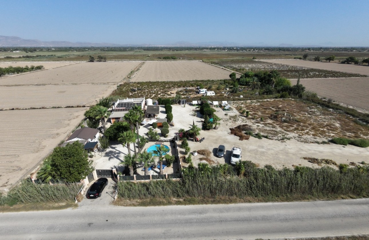 Herverkoop - Finca / Landhuis -
La Marina - Elche