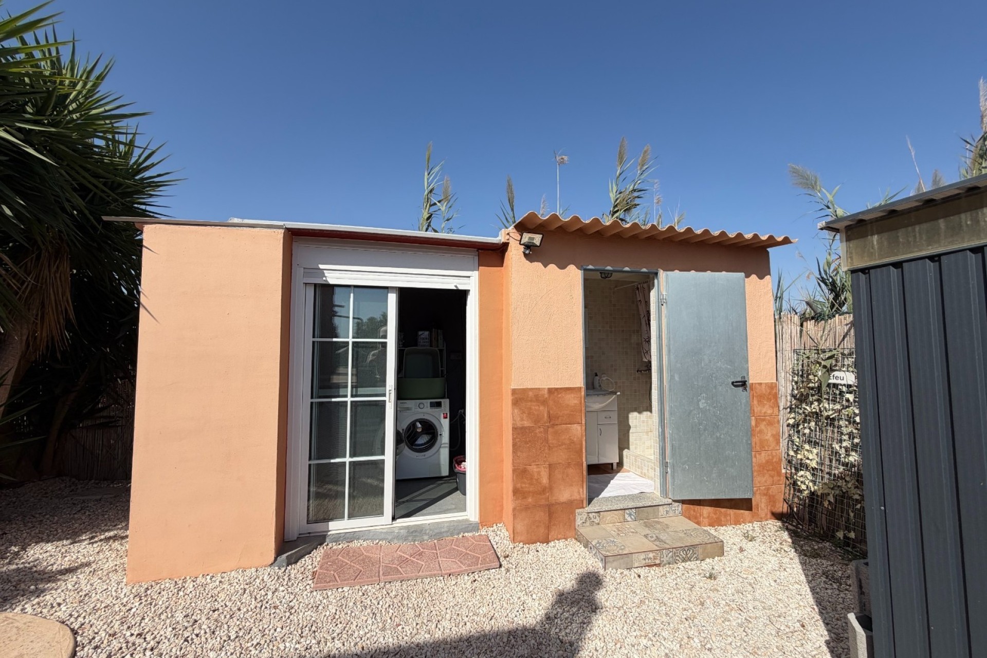 Herverkoop - Finca / Landhuis -
La Marina - Elche