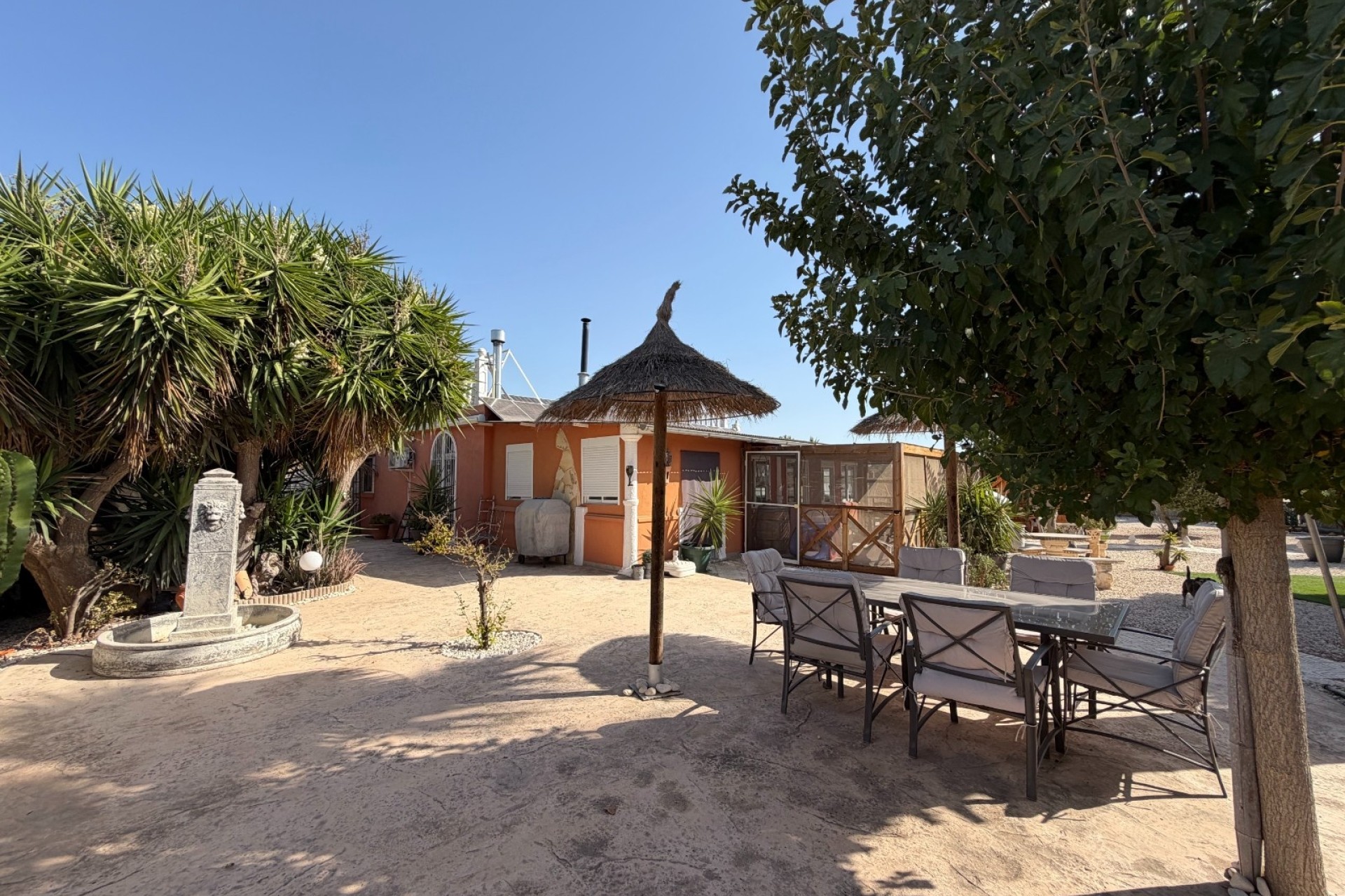 Herverkoop - Finca / Landhuis -
La Marina - Elche
