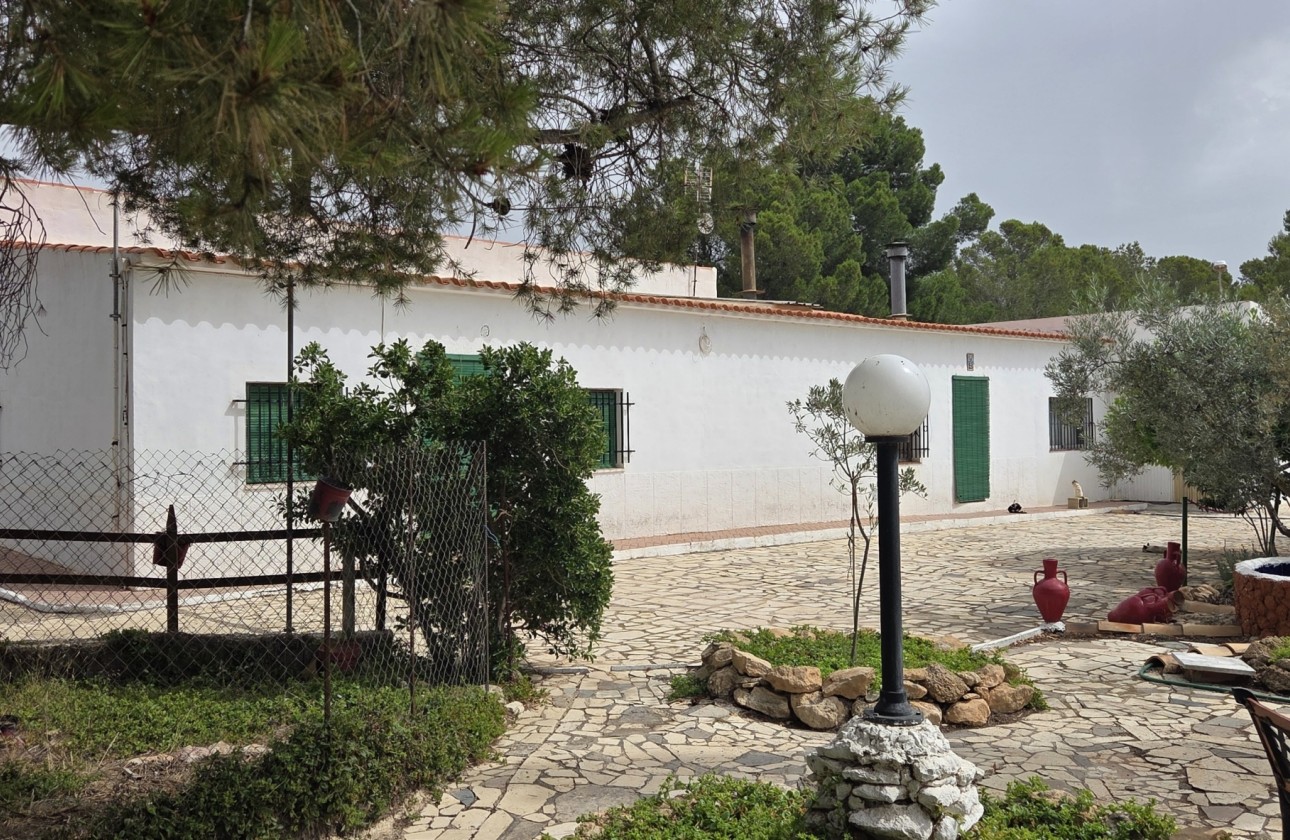 Herverkoop - Finca / Landhuis -
Pinoso