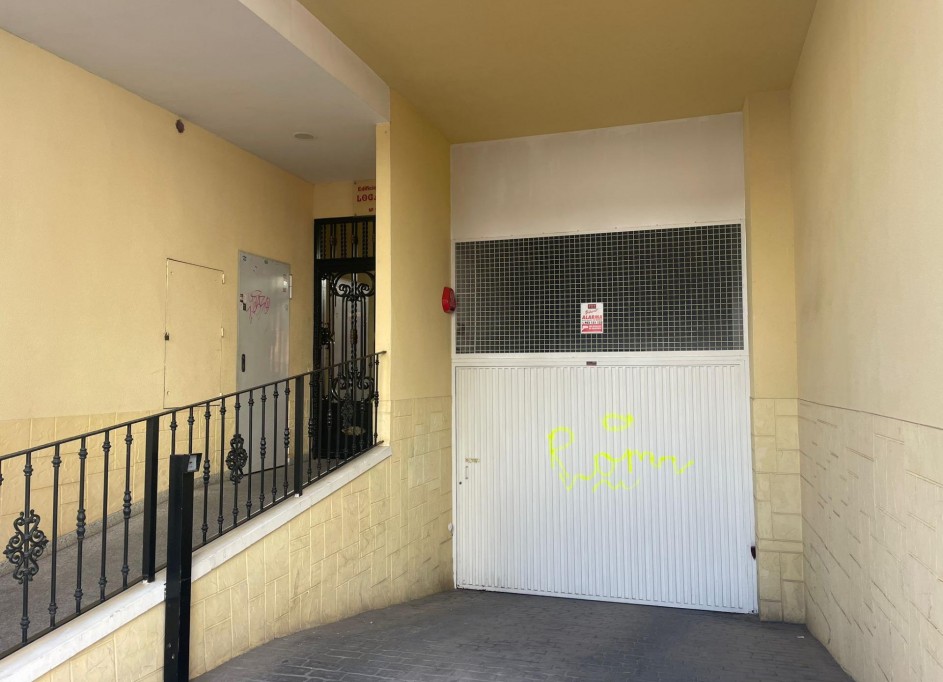 Herverkoop - Garage -
Torrevieja - Playa del cura