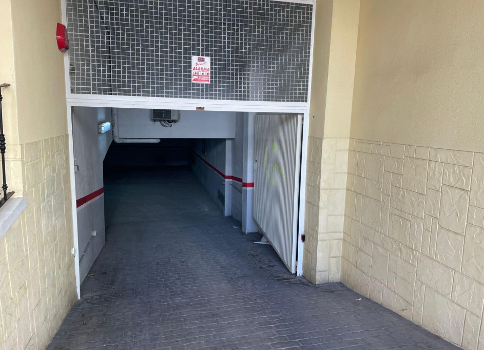 Herverkoop - Garage -
Torrevieja - Playa del cura