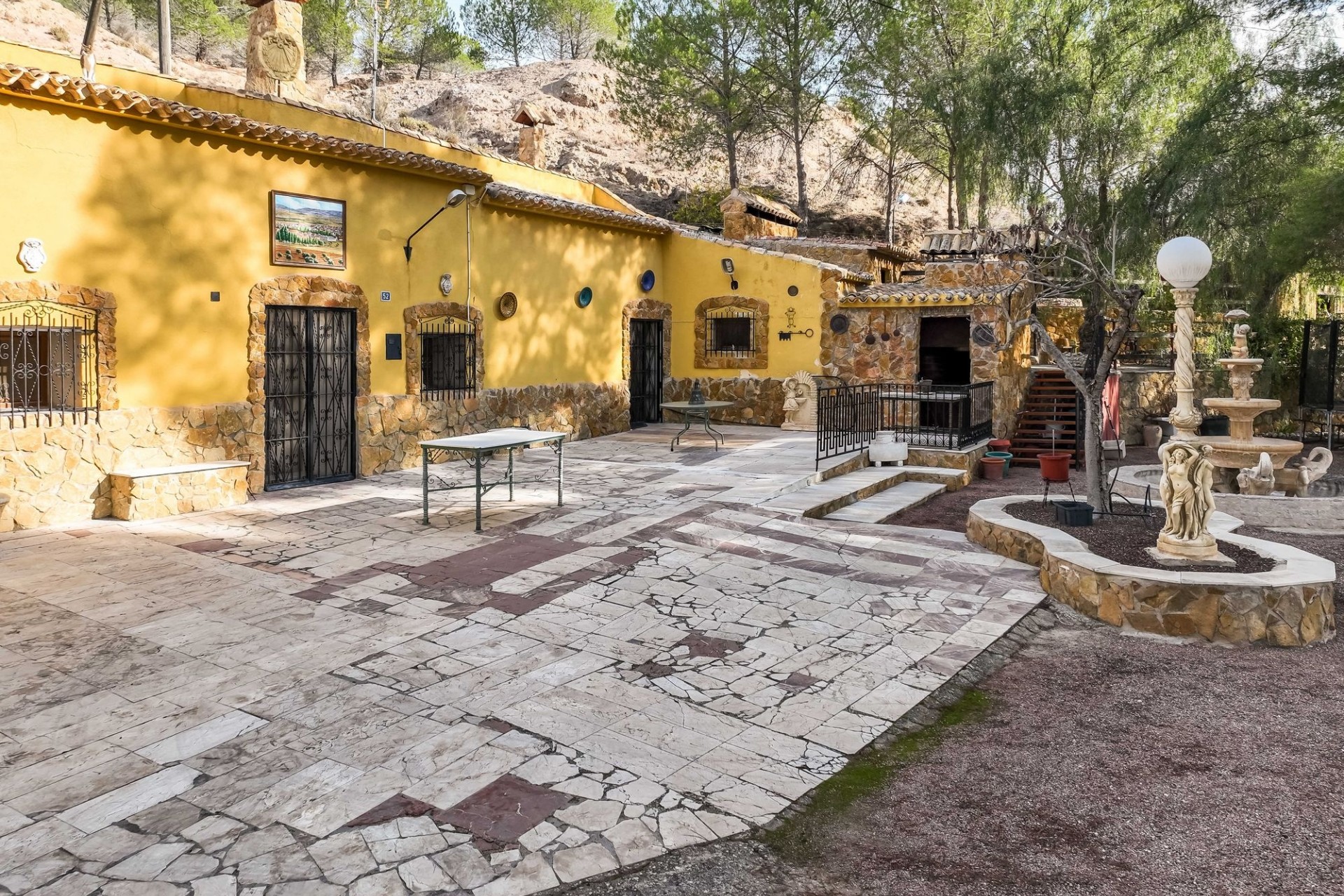 Herverkoop - Grotwoning -
Pinoso