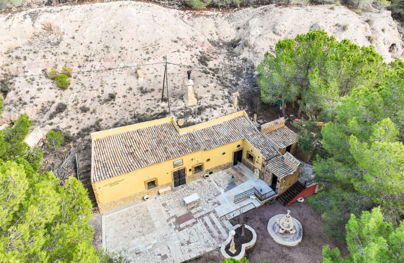 Herverkoop - Grotwoning -
Pinoso