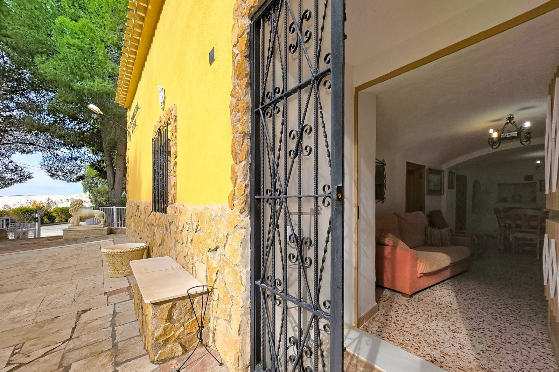 Herverkoop - Grotwoning -
Pinoso