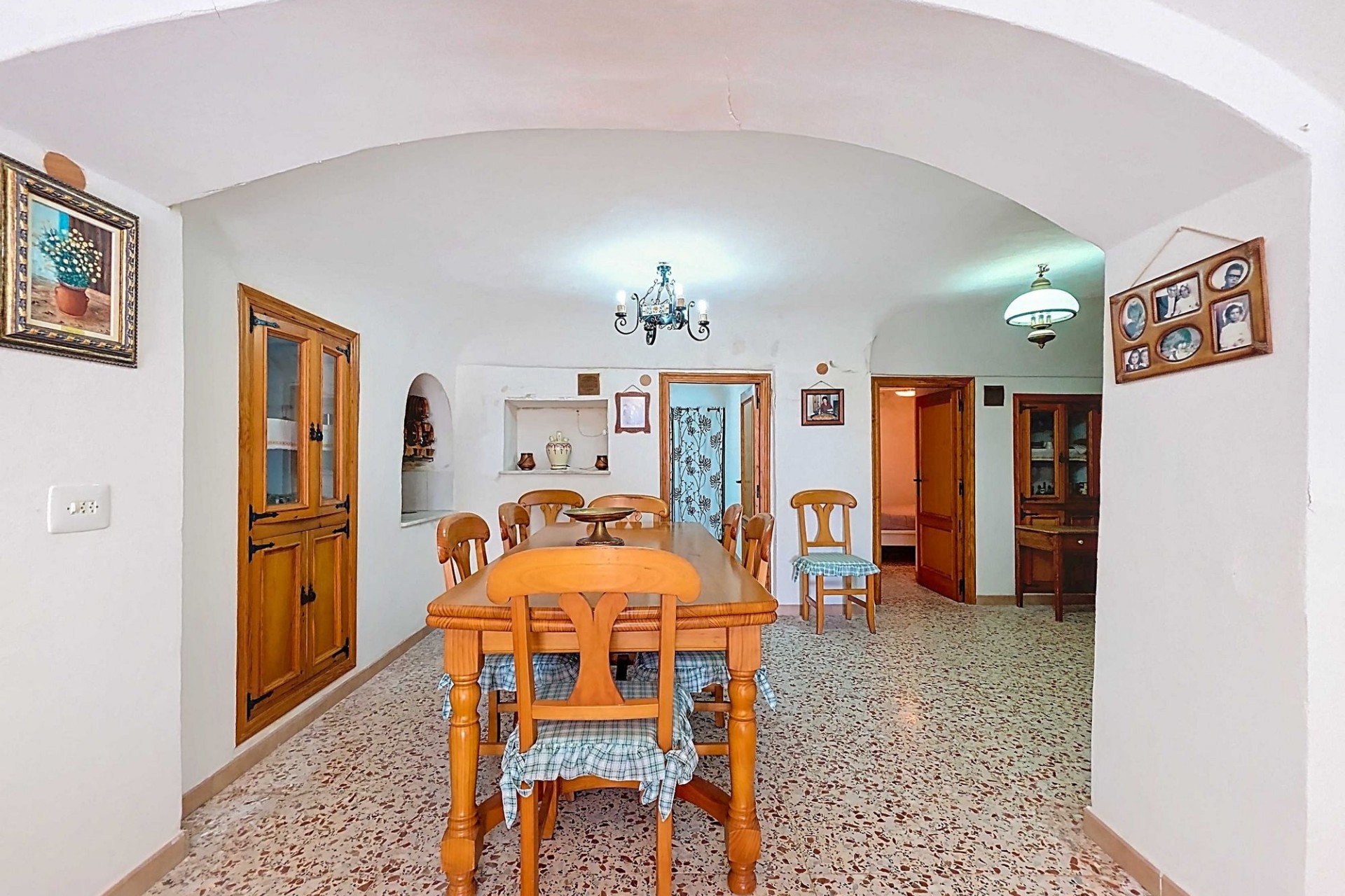 Herverkoop - Grotwoning -
Pinoso