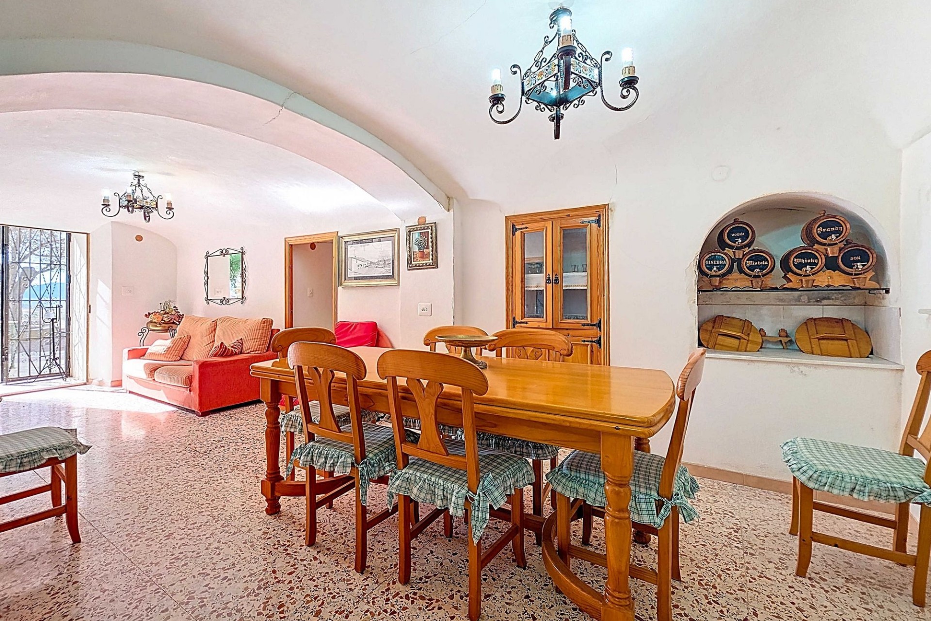 Herverkoop - Grotwoning -
Pinoso