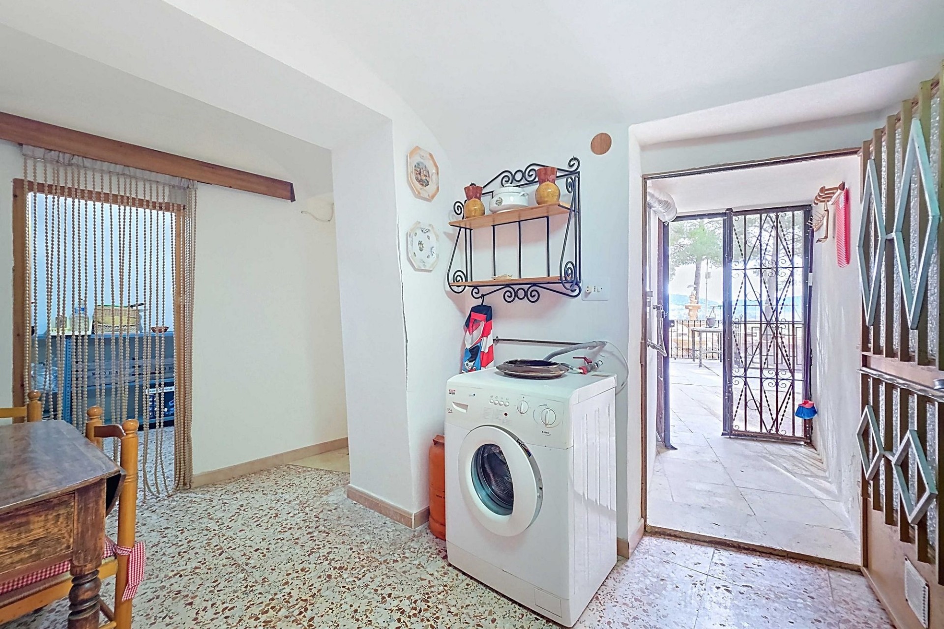 Herverkoop - Grotwoning -
Pinoso