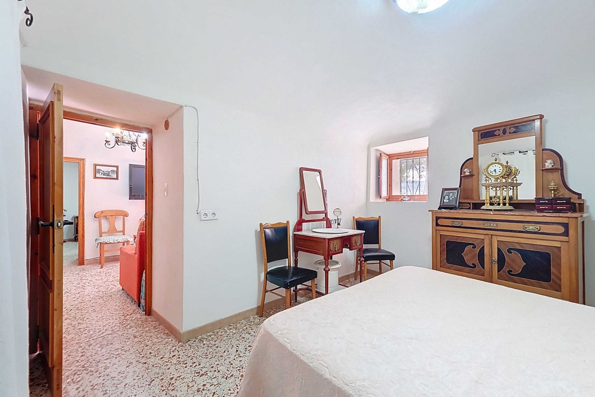 Herverkoop - Grotwoning -
Pinoso