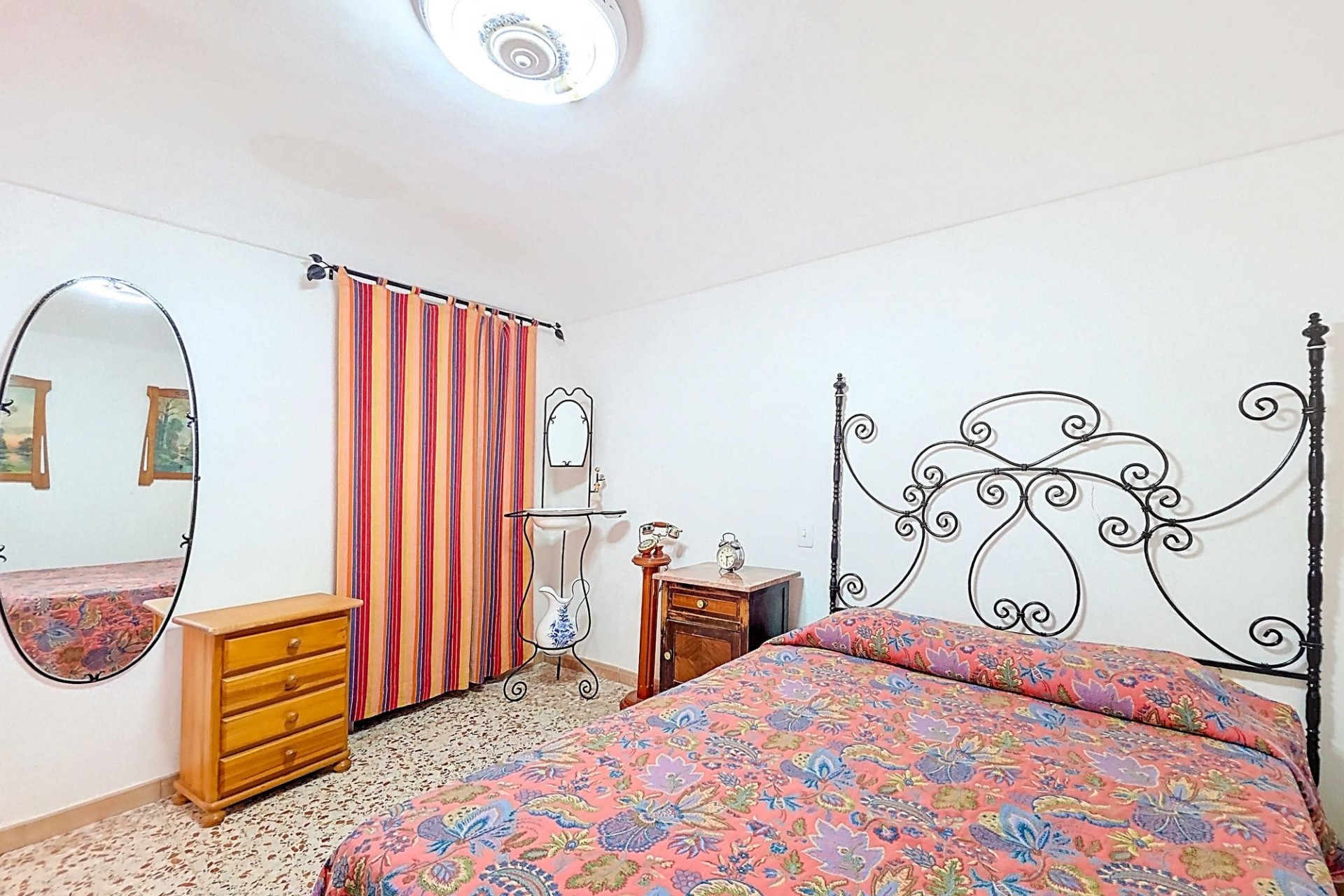 Herverkoop - Grotwoning -
Pinoso